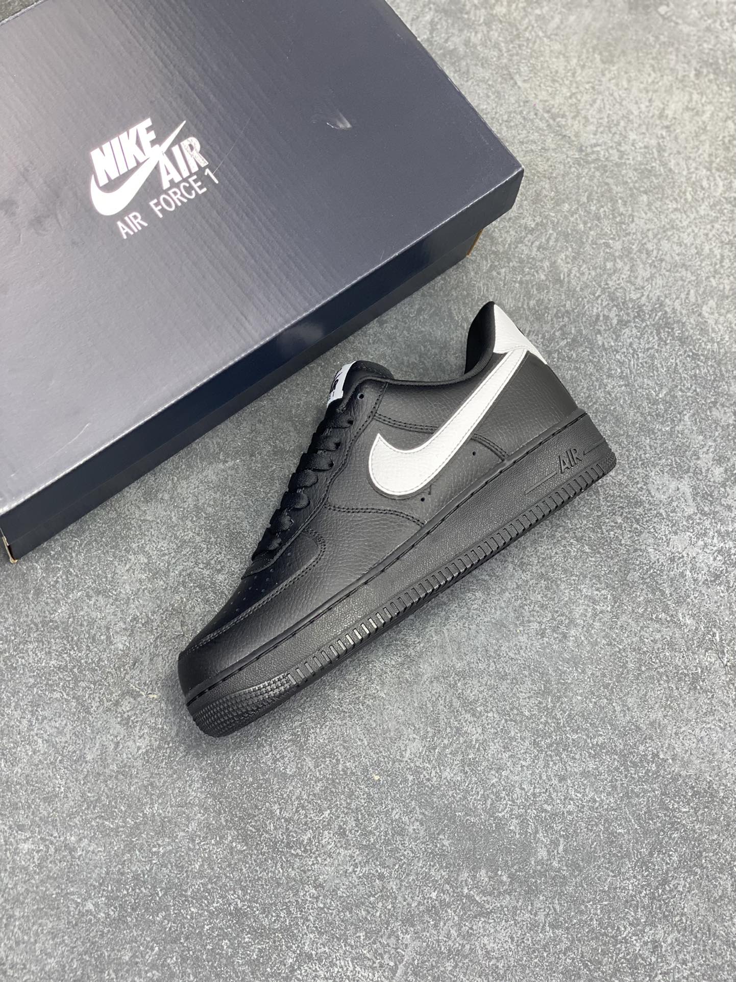图片[7]-福利特价 Nike Air Force 1 Low 黑白勾 原楦头原纸板 打造纯正空军版型 专注外贸渠道 全掌内置蜂窝气垫 原盒配件 原厂中底钢印、拉帮完美 货号：CQ0492-001 尺码：36 36.5 37.5 38 38.5 39 40 40.5 41 42 42.5 43 44 44.5 45-选品中心