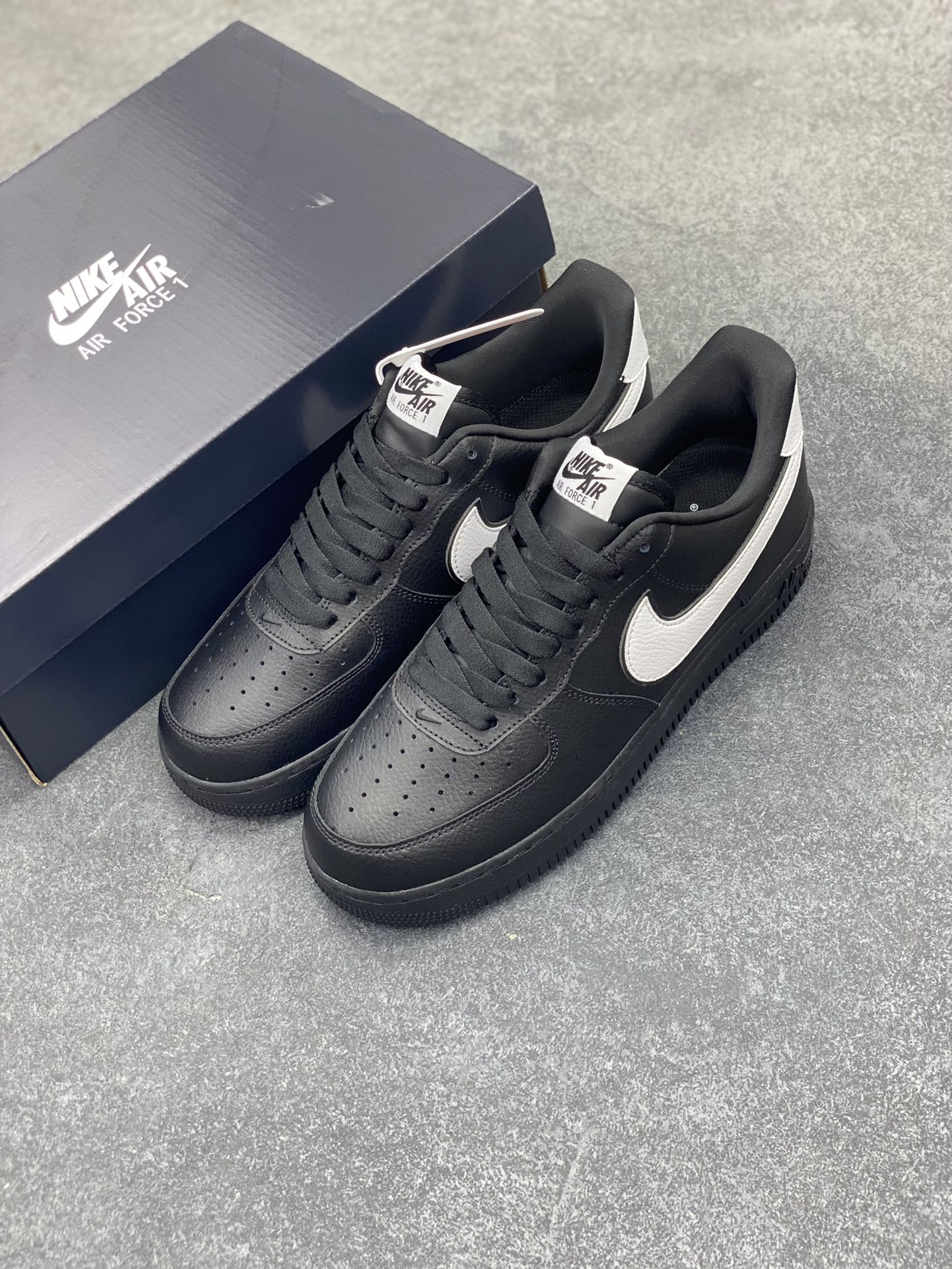 图片[8]-福利特价 Nike Air Force 1 Low 黑白勾 原楦头原纸板 打造纯正空军版型 专注外贸渠道 全掌内置蜂窝气垫 原盒配件 原厂中底钢印、拉帮完美 货号：CQ0492-001 尺码：36 36.5 37.5 38 38.5 39 40 40.5 41 42 42.5 43 44 44.5 45-选品中心