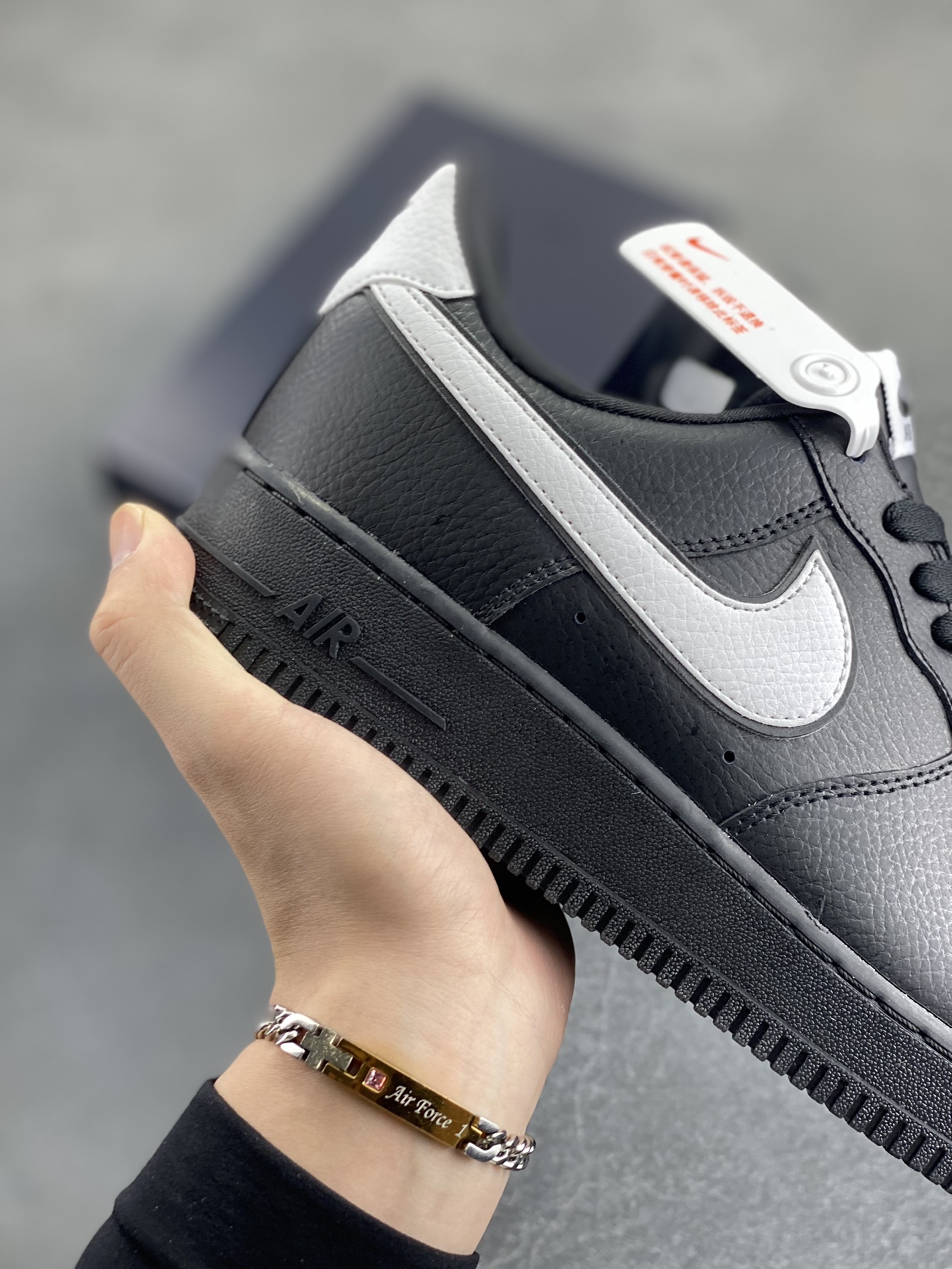 图片[6]-福利特价 Nike Air Force 1 Low 黑白勾 原楦头原纸板 打造纯正空军版型 专注外贸渠道 全掌内置蜂窝气垫 原盒配件 原厂中底钢印、拉帮完美 货号：CQ0492-001 尺码：36 36.5 37.5 38 38.5 39 40 40.5 41 42 42.5 43 44 44.5 45-选品中心