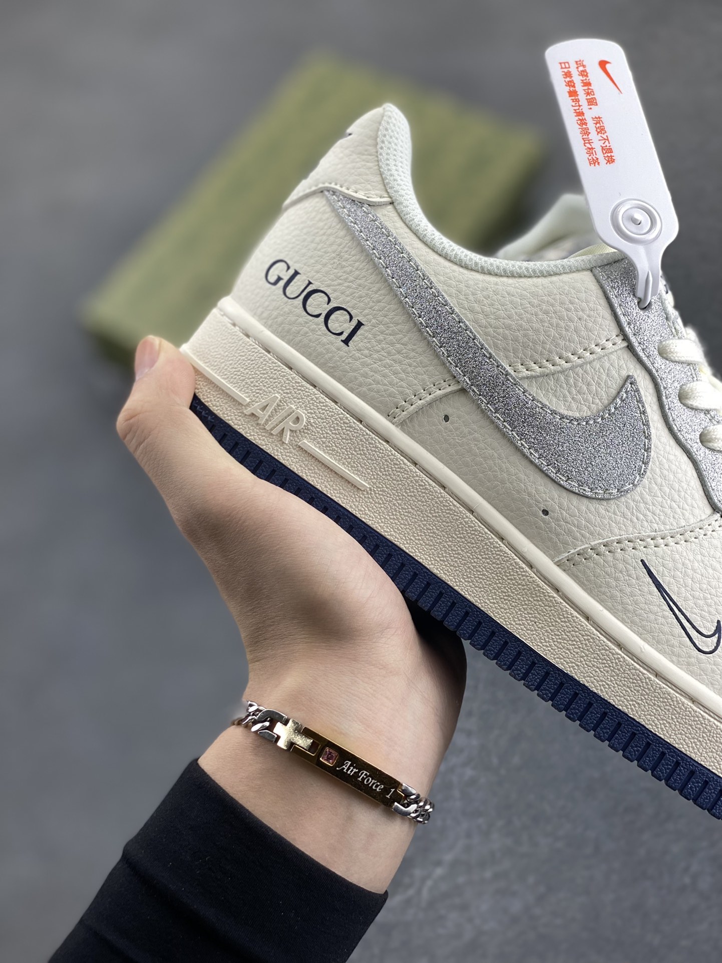图片[6]-NIke Air Force 1 \’07 Low “古驰联名——亮银勾”空军一号 低帮 运动鞋 休闲鞋 折边针车 工艺难度大 原楦头原纸板 原装鞋盒 定制五金配件 内置全掌气垫 原厂鞋底 货号：XS1958-546 尺码：36 36.5 37.5 38 38.5 39 40 40.5 41 42 42.5 43 44 44.5 45-选品中心