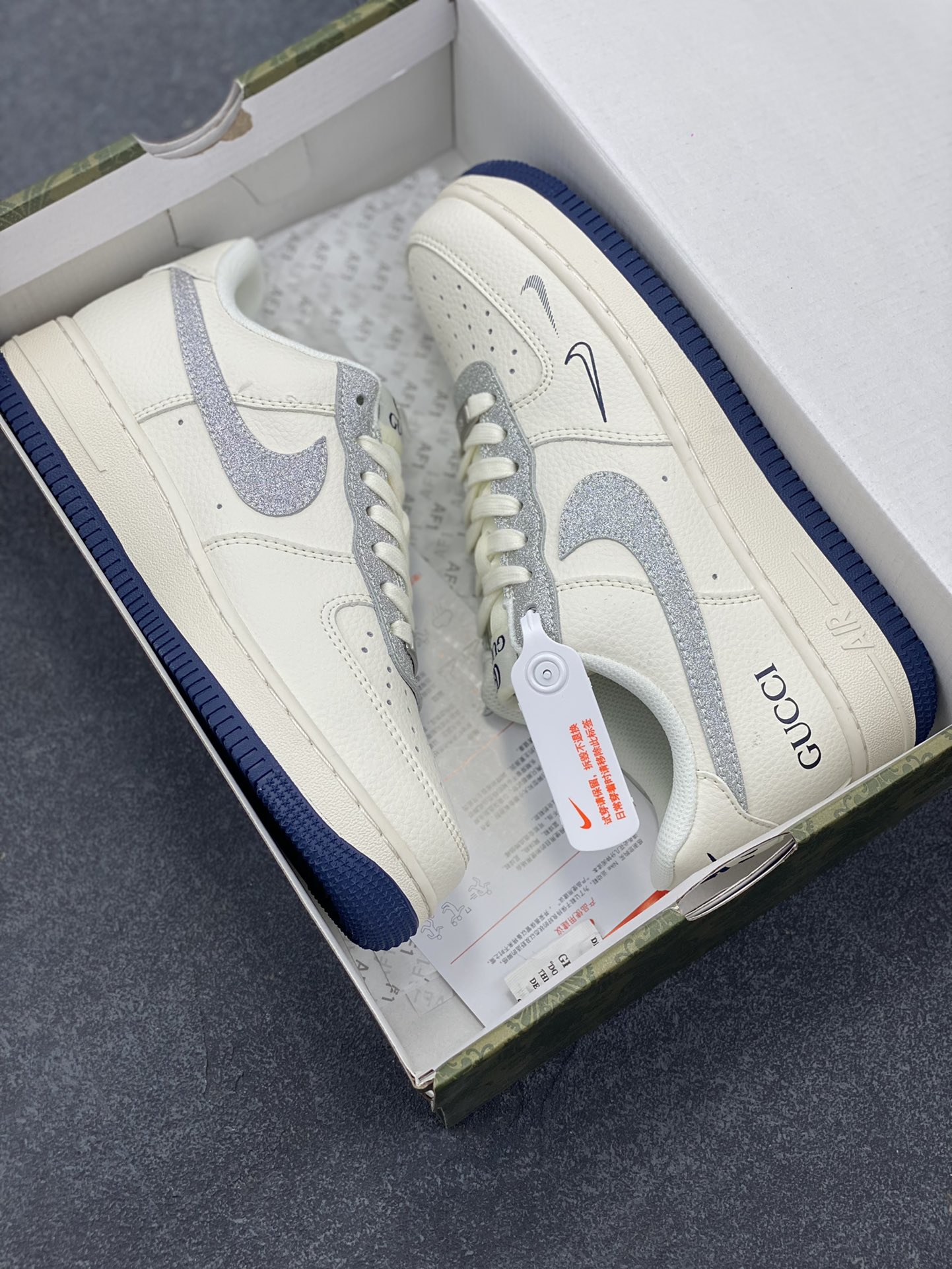 图片[9]-NIke Air Force 1 \’07 Low “古驰联名——亮银勾”空军一号 低帮 运动鞋 休闲鞋 折边针车 工艺难度大 原楦头原纸板 原装鞋盒 定制五金配件 内置全掌气垫 原厂鞋底 货号：XS1958-546 尺码：36 36.5 37.5 38 38.5 39 40 40.5 41 42 42.5 43 44 44.5 45-选品中心