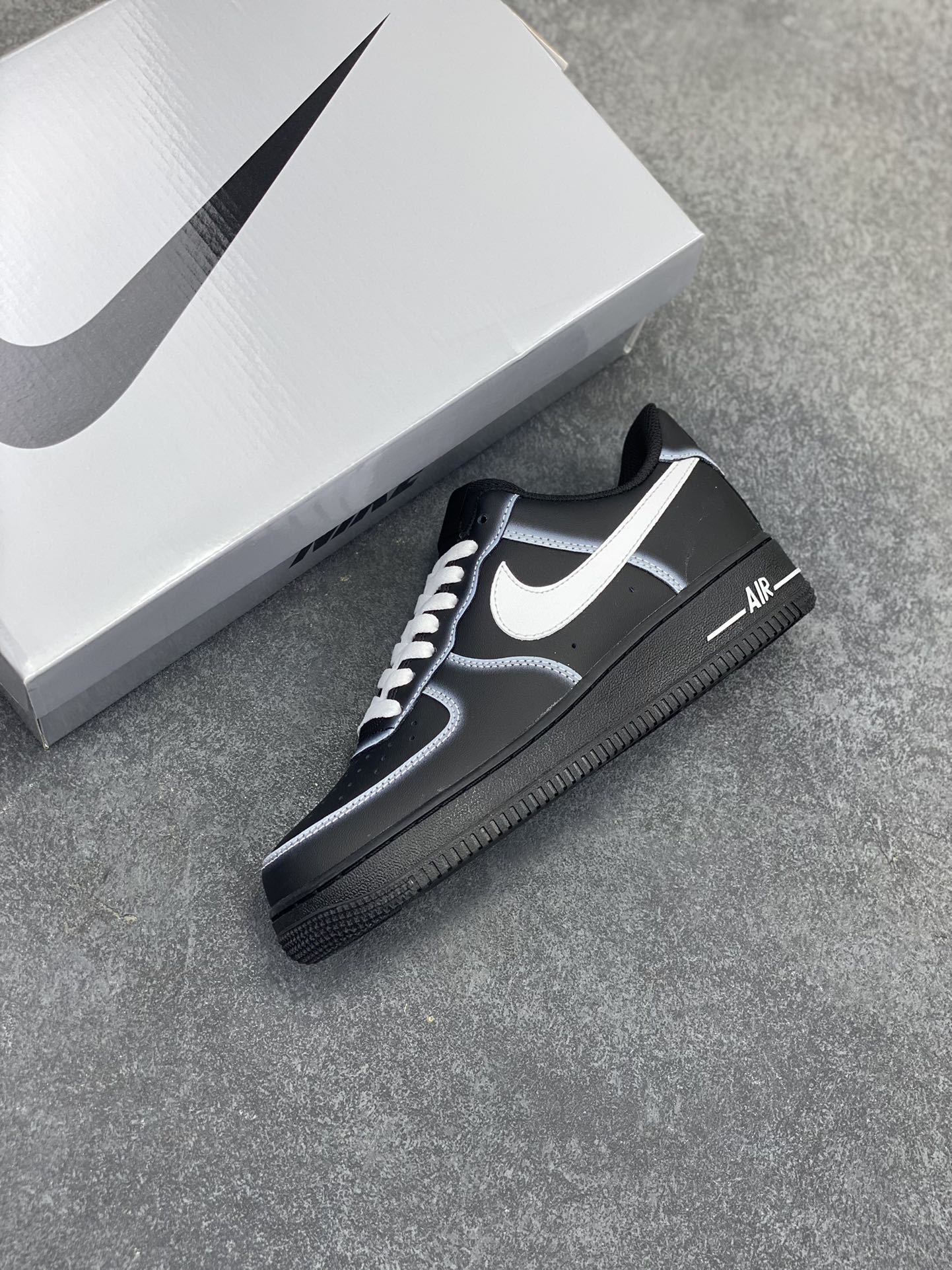 图片[7]-Nike Air Force 1 Low’07 暗夜幽灵 空军一号低帮休闲板鞋 定制皮料 定制鞋盒 配件齐全 原楦原纸板 纯正空军版型 内置全掌气垫 货号：DD8959-001 尺码：36 36.5 37.5 38 38.5 39 40 40.5 41 42 42.5 43 44 44.5 45-选品中心