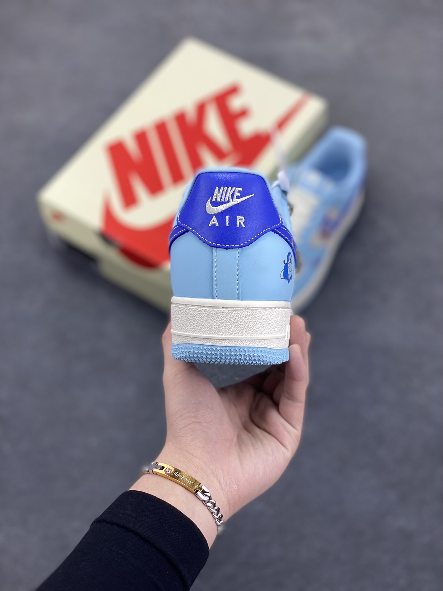 图片[4]-NIke Air Force 1 \’07 Low “叮当猫”空军一号 低帮 运动鞋 休闲鞋 折边针车 工艺难度大 原楦头原纸板 原装鞋盒 定制五金配件 内置全掌气垫 原厂鞋底 货号：DF0188-059 尺码：36 36.5 37.5 38 38.5 39 40 40.5 41 42 42.5 43 44 44.5 45-选品中心