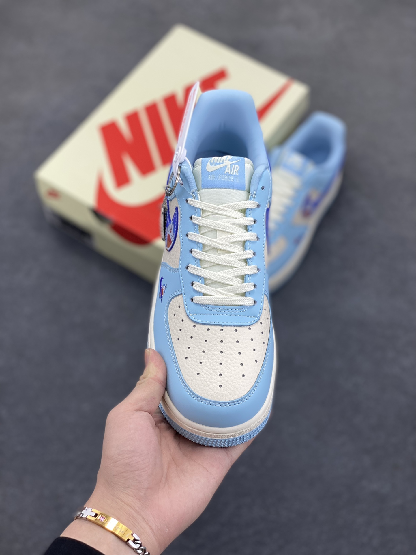 图片[2]-NIke Air Force 1 \’07 Low “叮当猫”空军一号 低帮 运动鞋 休闲鞋 折边针车 工艺难度大 原楦头原纸板 原装鞋盒 定制五金配件 内置全掌气垫 原厂鞋底 货号：DF0188-059 尺码：36 36.5 37.5 38 38.5 39 40 40.5 41 42 42.5 43 44 44.5 45-选品中心