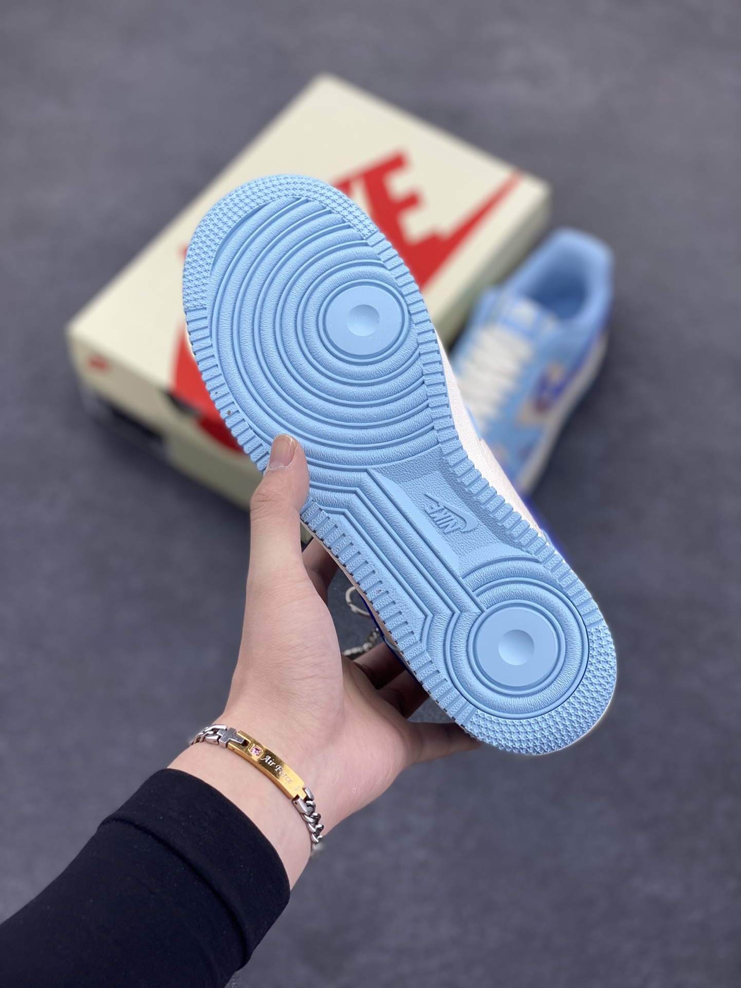 图片[5]-NIke Air Force 1 \’07 Low “叮当猫”空军一号 低帮 运动鞋 休闲鞋 折边针车 工艺难度大 原楦头原纸板 原装鞋盒 定制五金配件 内置全掌气垫 原厂鞋底 货号：DF0188-059 尺码：36 36.5 37.5 38 38.5 39 40 40.5 41 42 42.5 43 44 44.5 45-选品中心