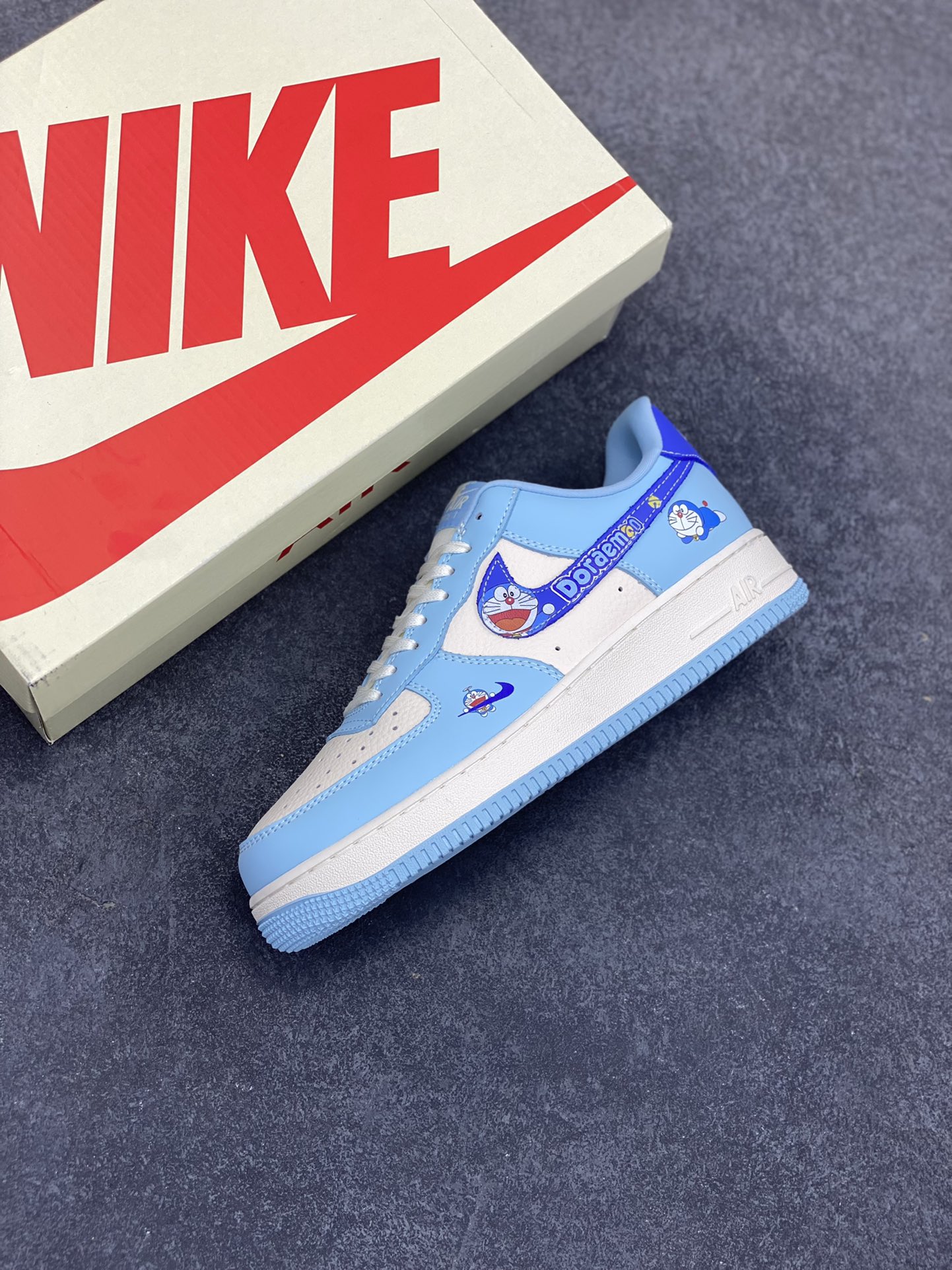 图片[7]-NIke Air Force 1 \’07 Low “叮当猫”空军一号 低帮 运动鞋 休闲鞋 折边针车 工艺难度大 原楦头原纸板 原装鞋盒 定制五金配件 内置全掌气垫 原厂鞋底 货号：DF0188-059 尺码：36 36.5 37.5 38 38.5 39 40 40.5 41 42 42.5 43 44 44.5 45-选品中心