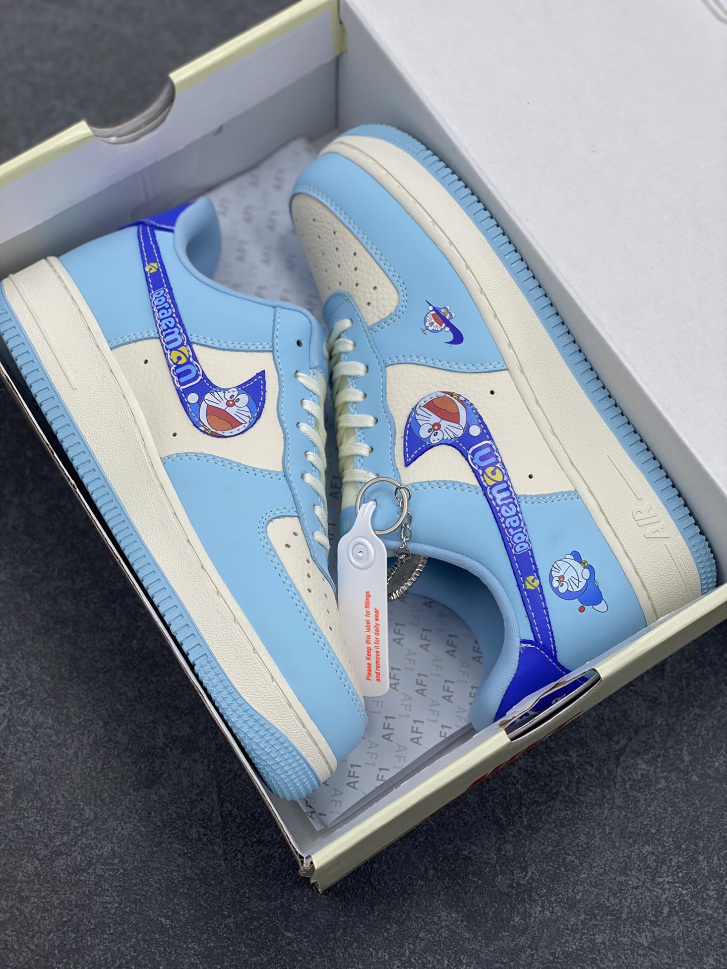 图片[9]-NIke Air Force 1 \’07 Low “叮当猫”空军一号 低帮 运动鞋 休闲鞋 折边针车 工艺难度大 原楦头原纸板 原装鞋盒 定制五金配件 内置全掌气垫 原厂鞋底 货号：DF0188-059 尺码：36 36.5 37.5 38 38.5 39 40 40.5 41 42 42.5 43 44 44.5 45-选品中心