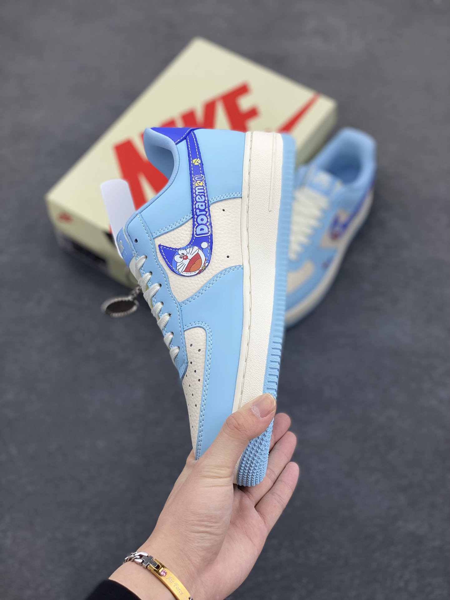 图片[3]-NIke Air Force 1 \’07 Low “叮当猫”空军一号 低帮 运动鞋 休闲鞋 折边针车 工艺难度大 原楦头原纸板 原装鞋盒 定制五金配件 内置全掌气垫 原厂鞋底 货号：DF0188-059 尺码：36 36.5 37.5 38 38.5 39 40 40.5 41 42 42.5 43 44 44.5 45-选品中心