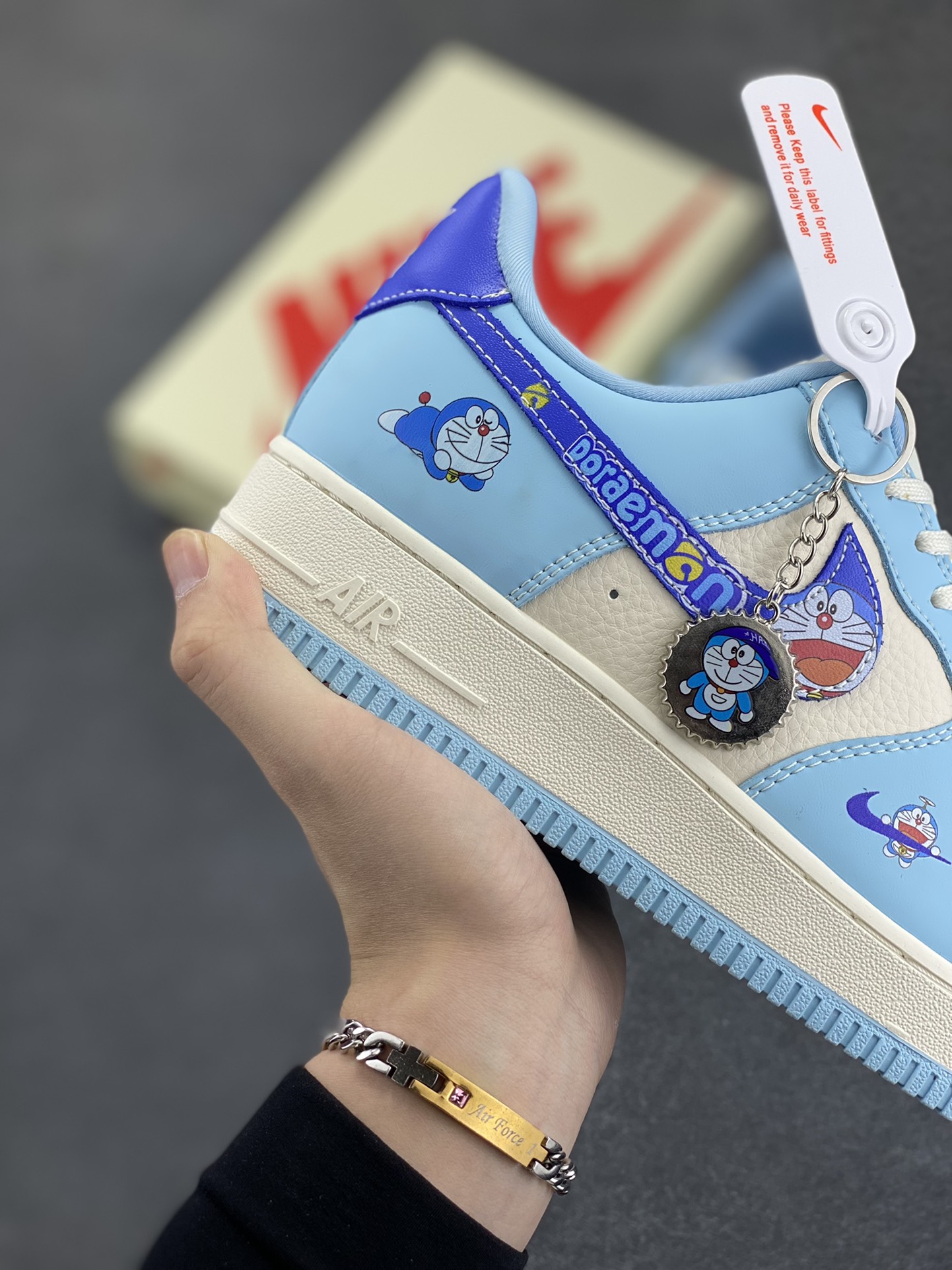 图片[6]-NIke Air Force 1 \’07 Low “叮当猫”空军一号 低帮 运动鞋 休闲鞋 折边针车 工艺难度大 原楦头原纸板 原装鞋盒 定制五金配件 内置全掌气垫 原厂鞋底 货号：DF0188-059 尺码：36 36.5 37.5 38 38.5 39 40 40.5 41 42 42.5 43 44 44.5 45-选品中心