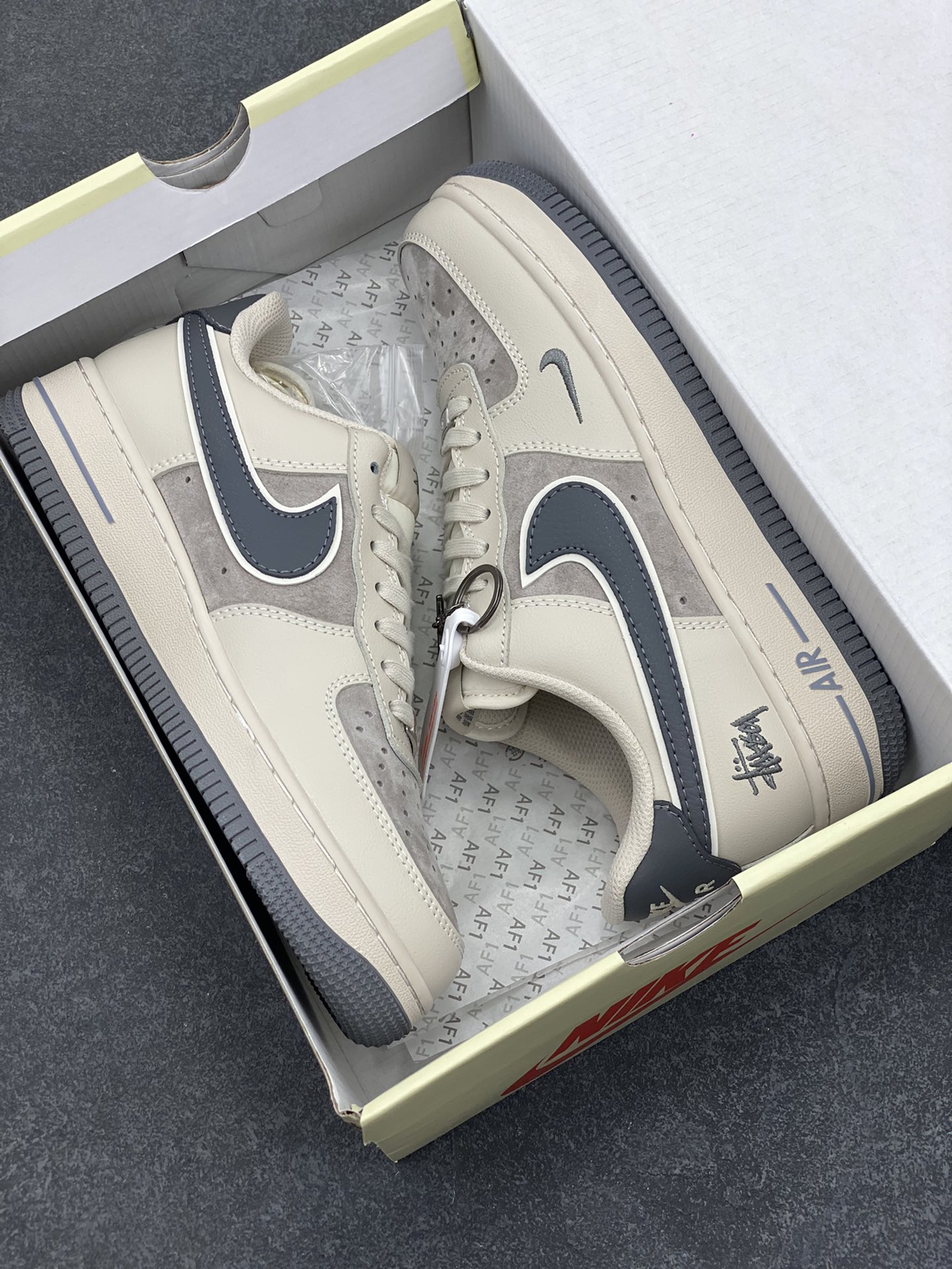 图片[9]-NIke Air Force 1 \’07 Low “斯图西联名——猪八灰勾灰底”空军一号 低帮 运动鞋 休闲鞋 折边针车 工艺难度大 原楦头原纸板 原装鞋盒 定制五金配件 内置全掌气垫 原厂鞋底 货号：XX3168-126 尺码：36 36.5 37.5 38 38.5 39 40 40.5 41 42 42.5 43 44 44.5 45-选品中心