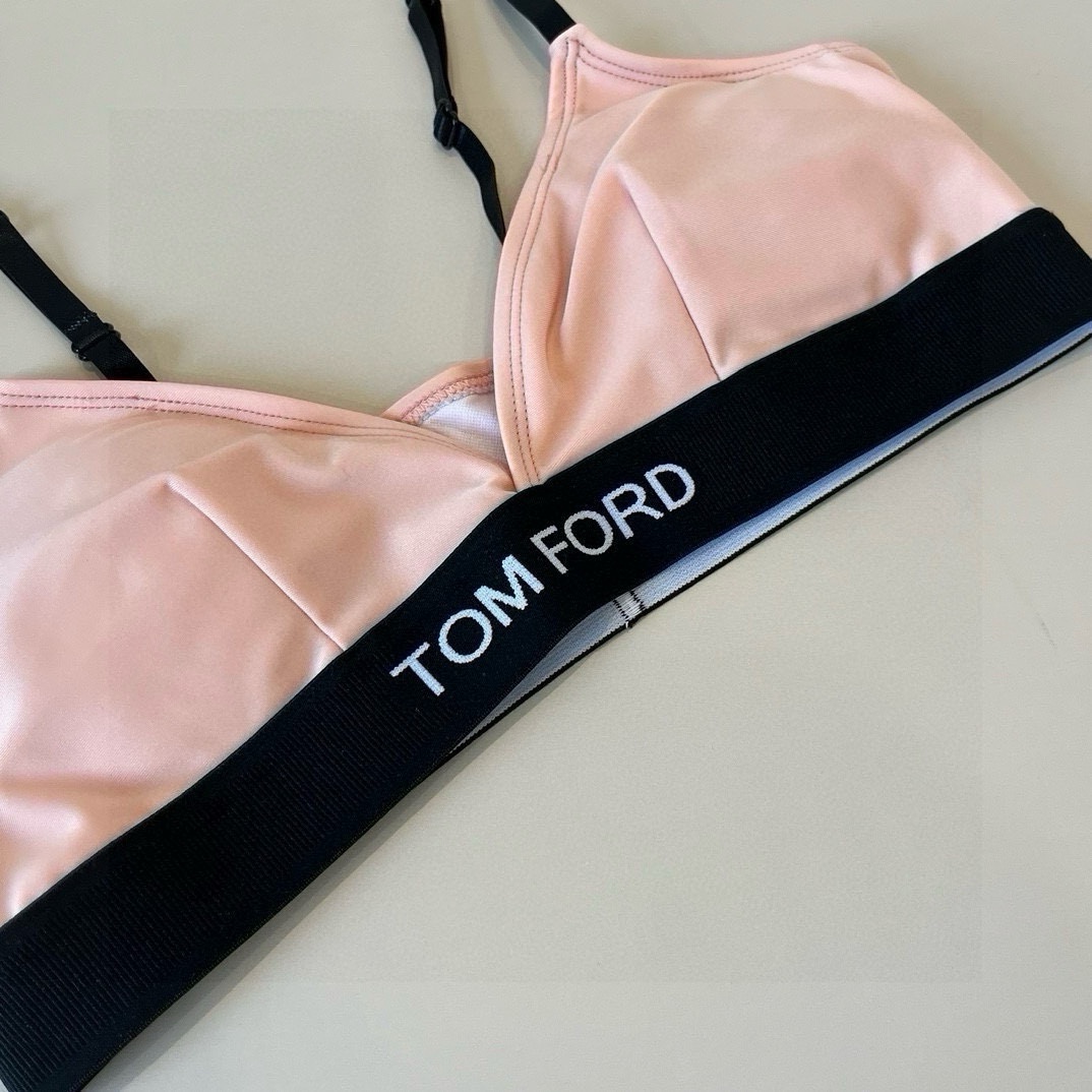 。
TOMFORD新款比基尼中古套装  吊带背心 三角打底裤分体泳衣 S M L X L