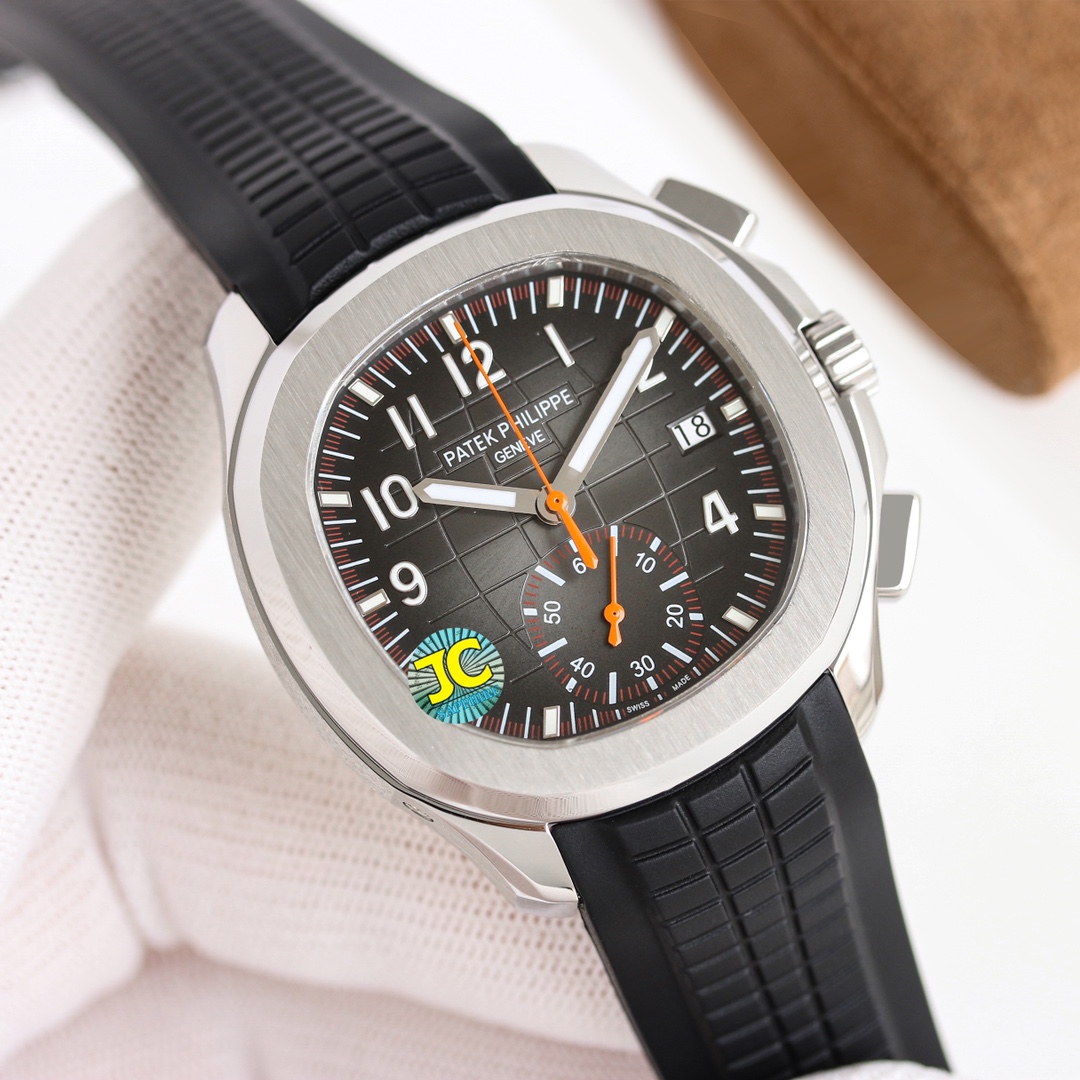 NO:149220,MMA-Patek Philippe Aquanaut series, grenade series Watch model 5968A-001) PP mm stainless steel case Chronograph hand, outer edge track scale accurate to quarter second, 60-minute accumulation timer With stainless steel shell and rubber strap, it is full of fashionable and sunny sports atmosphere. The case adopts the classic outline of a rounded octagonal bezel. The bezel is more delicate and exquisite after chamfering polishing. The front is polished and the frosted lugs are slightly bent, showing a natural curve, making the watch more fitting to the wearer's wrist. Thickness 13mm The thinnest natural anti-sensitive rubber strap on the market. Refined recommendation for men's multi-functional mechanical watches are carefully created for you to create super real objects, Patek philippe19860909MMA-百达翡丽 Aquanaut系列,手雷系列 腕表型号5968A-001）PP 毫米不锈钢表壳 计时指针、精确至四分之一秒的外缘轨道式刻度、60 分钟累积计时器 以不锈钢材质的外壳,橡胶表带相搭,充满了时尚、阳光的运动气息,表壳采用了圆润的八角形表圈的经典轮廓,表圈经过倒角抛光处理之后更细腻精致,正面抛光,侧边磨砂处理的表耳略微弯曲,呈现出自然的弧度,将腕表更贴合于佩戴者腕间. 厚度13mm 市面最薄 天然防敏感橡胶表带 精致推荐男士多功能机械腕表 为你精心打造超真实实物图拍摄,,patek philippe,Watch
