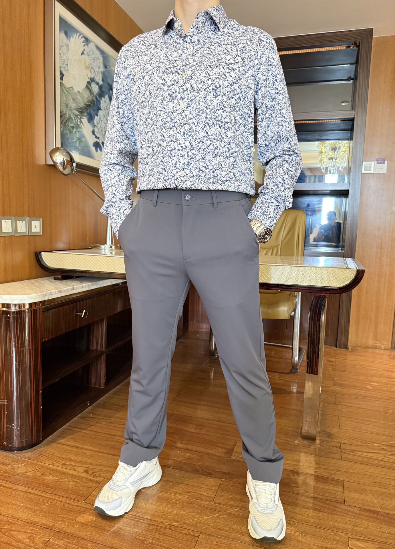 NO:145938,Jenia-2025 counter latest hot shirts are shipped, and the Milan counter is hot-selling items!  Selected Italian imported fine cotton mulberry silk fabrics with simple and elegant designs, the whole jacquard design shows elegance, and business and leisure are very good. The number of codes is 40-56 (model 173/130 wears 48 sizes, with Hong Kong Lane Crawford gift box packaging), zegna, alexander wang19860909杰尼亚-2025专柜最新爆款衬衣出货 米兰专柜热销单品！精选意大利进口精棉桑蚕丝面料搭配简约大方的设计,通体的提花设计相当彰显雅致 商务休闲都相当不错.码数40-56（模特173/130穿48码,配香港连卡佛礼盒包装）,,zegna,alexander wang,Men's clothing