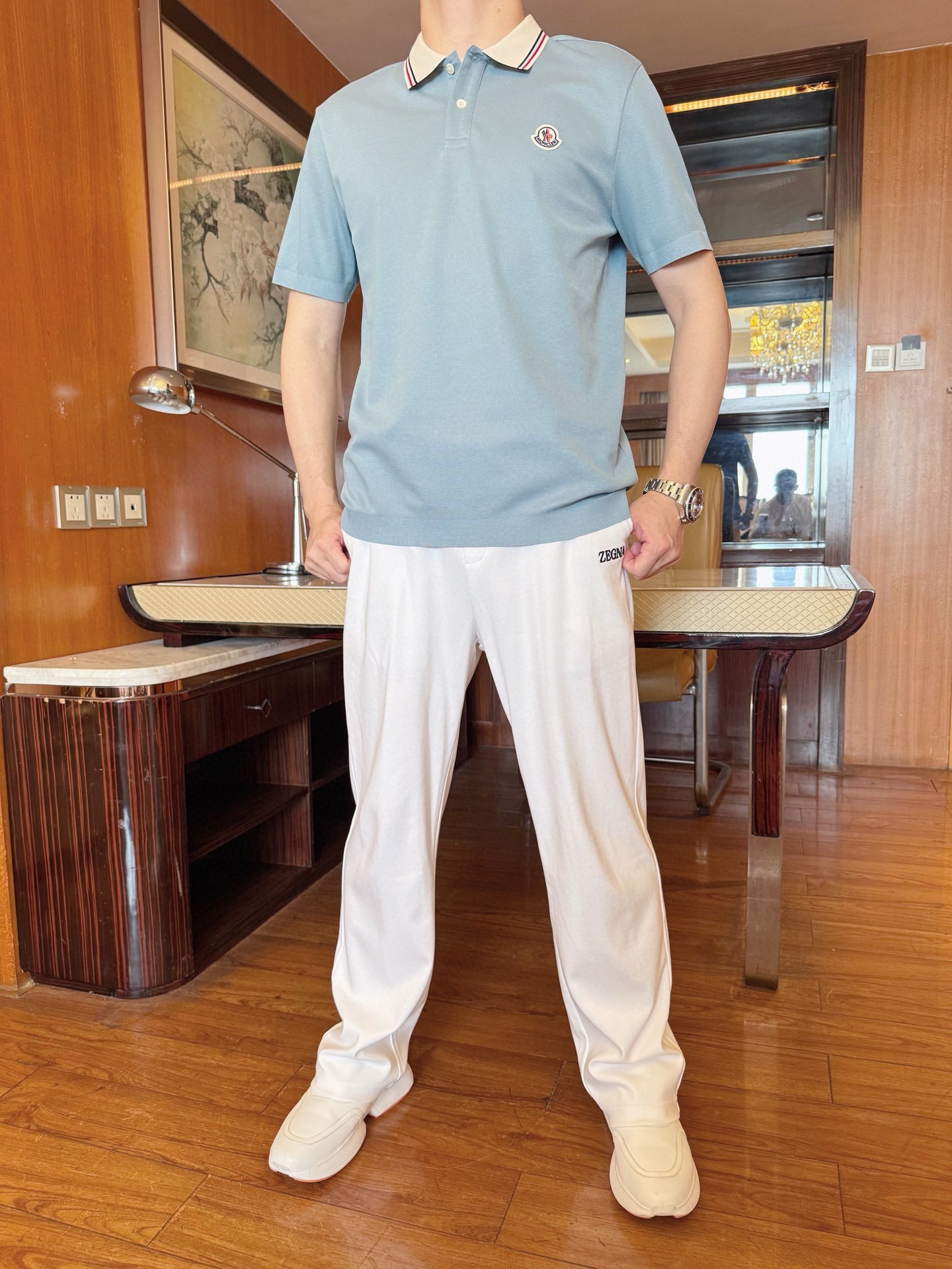 NO:145936,Mengkou-2025 counter latest hot-selling Polo, a London counter hot-selling product!  Selected Italian imported bead goblin cotton fabrics with the latest designs of the brand. The exquisite brand logo on the chest and the color-blocking embellishment on the collar show the style and upper body effect. The number of codes is 48-56 (model 173/130 wears 48, with Hong Kong Lane Crawford gift box packaging), Moncler, alexander wang19860909蒙口-2025专柜最新爆款Polo出货 伦敦专柜热销单品！精选意大利进口珠地精棉面料搭配品牌最新的设计,胸前的精致品牌标志和领子上的拼色点缀彰显格调上身效果看得见.码数48-56（模特173/130穿48,配香港连卡佛礼盒包装）,,Moncler,alexander wang,Men's clothing