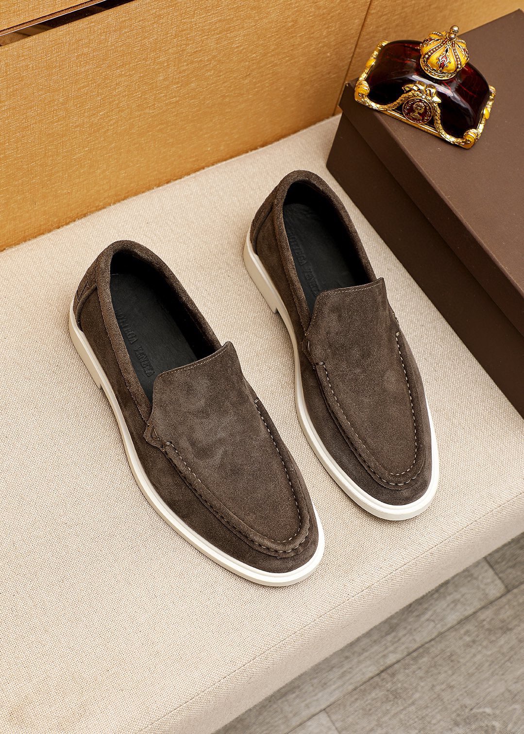 NO:279922,Bottega Venetta [BV] Hong Kong - the counter synchronizes the new summer model and the official website hits!  Original 1-to-1 production, top-level original single product, exclusive first release, carefully crafted, full of European flavor, gentleman style, upper material, imported top layer reverse wool cowhide hand-woven, cowhide inner imported original sole, comfortable, wear-resistant .5 colors available!  38/44 (45.46 customized), bottega veneta, bottega veneta, cowhide19860909Bottega Venetta【BV】香港-专柜同步夏季新款官网爆款！原版1比1制作,顶级原单货,独家首发,精心打造,欧味十足,绅士格调,鞋面材质,进口头层反毛牛皮手工编织,牛皮内里 进口原版大底,舒适,耐磨 .5色可选！码数38/44（45.46订做）,,bottega veneta,bottega veneta,cowhide,Men's shoes