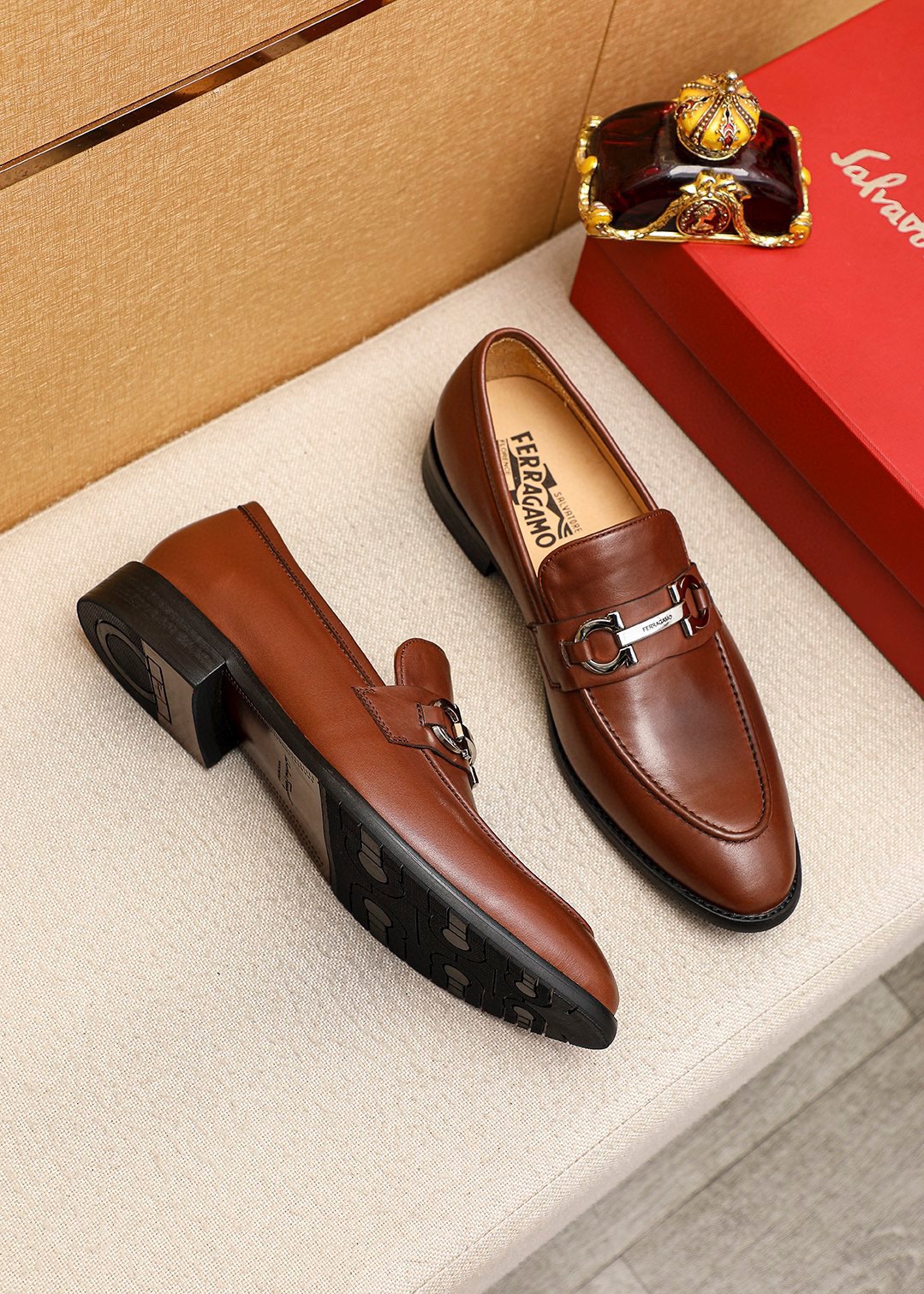 Salvatore Ferragamo Men's Leather Loafers with Iconic Buckle Detail 3 i1745460601 3345 1