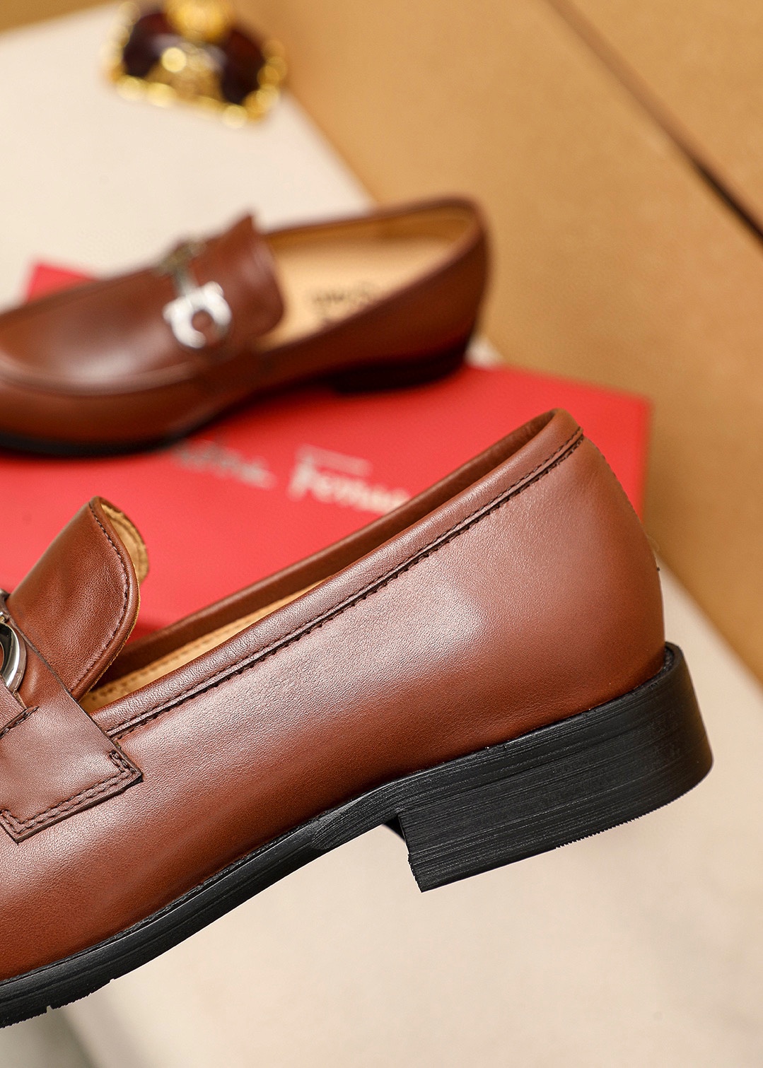 Salvatore Ferragamo Men's Leather Loafers with Iconic Buckle Detail 9 i1745460601 8515 7