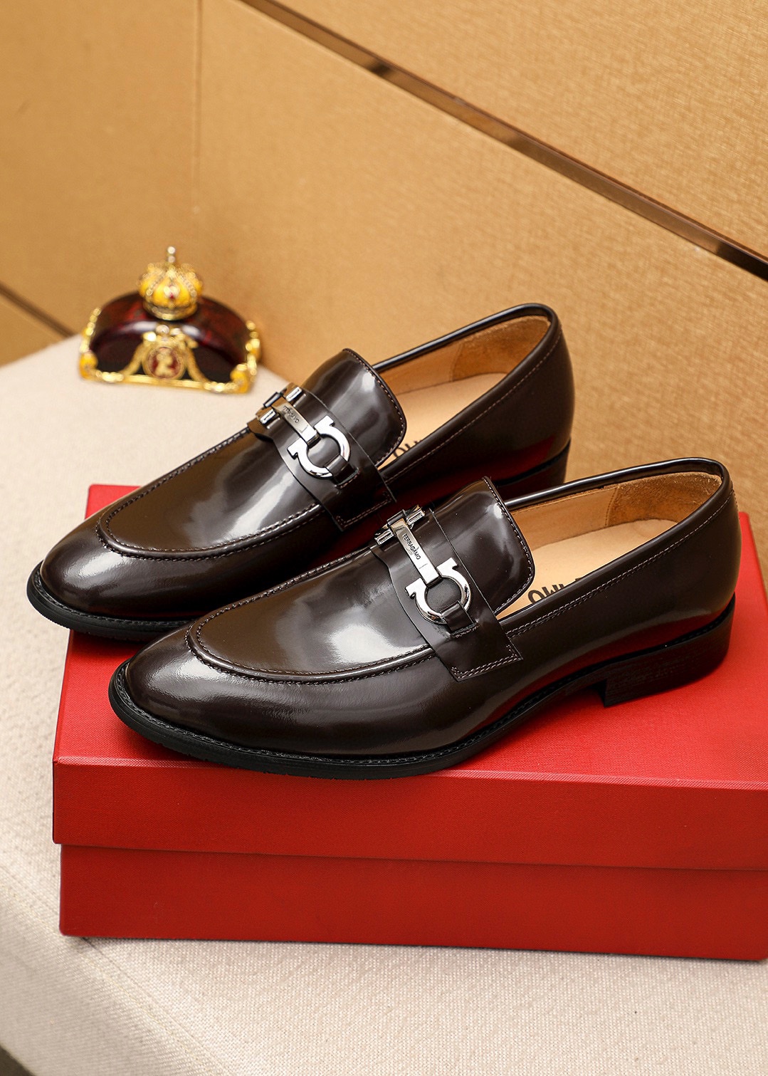Ferragamo Men's Dark Brown Leather Loafers with Silver-Tone Hardware 4 i1745460680 4938 2