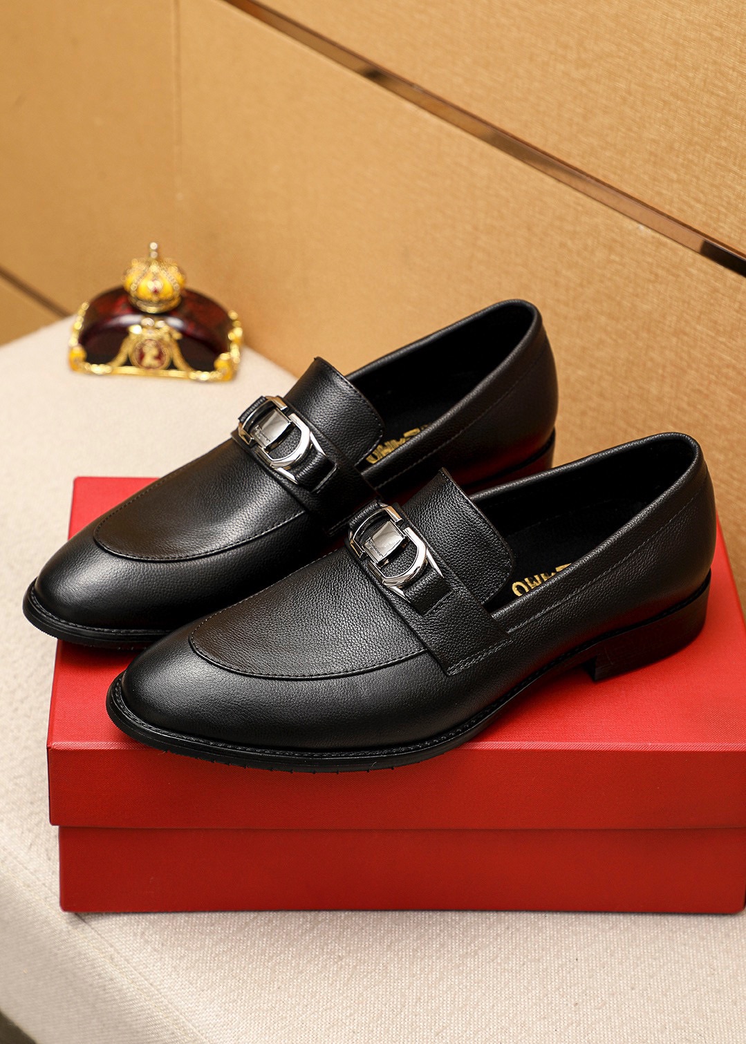 Ferragamo Men's Black Leather Loafers with Silver Buckle - Sizes 39-44 4 i1745460790 9468 2