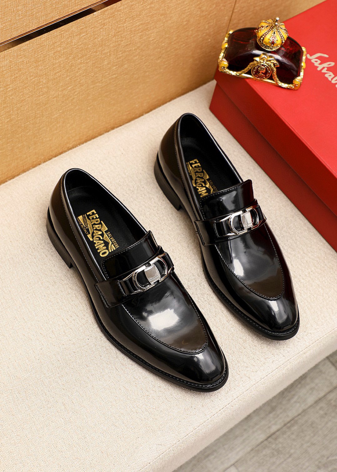Salvatore Ferragamo Men's Leather Loafers with Iconic Buckle Detail 2 i1745460873 3291 0