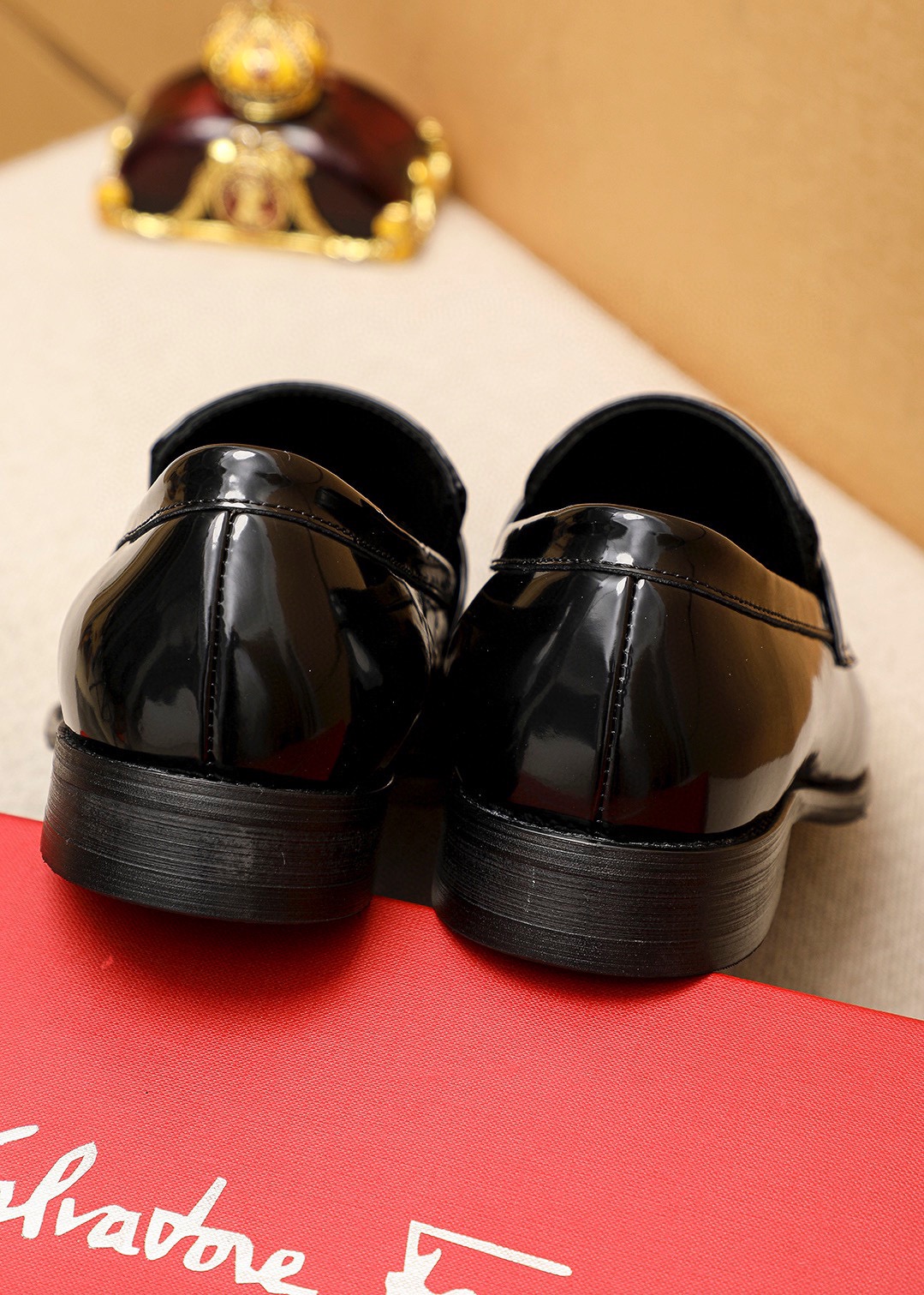 Salvatore Ferragamo Men's Leather Loafers with Iconic Buckle Detail 9 i1745460873 390 7