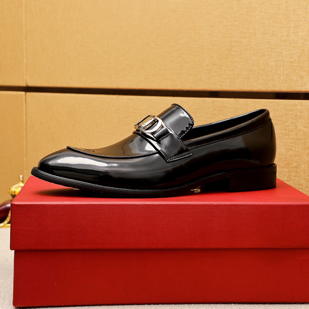 Salvatore Ferragamo Men's Leather Loafers with Iconic Buckle Detail 6 i1745460873 4015 4