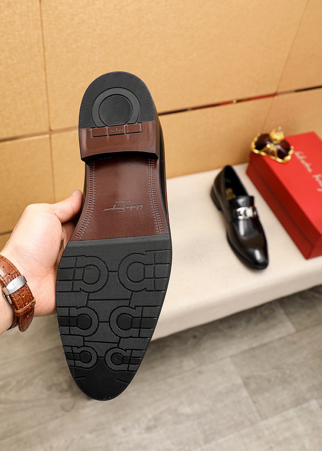 Salvatore Ferragamo Men's Leather Loafers with Iconic Buckle Detail 10 i1745460873 5623 8