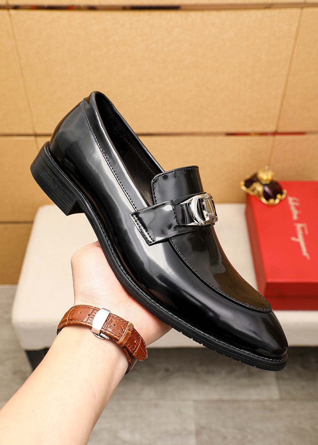 Salvatore Ferragamo Men's Leather Loafers with Iconic Buckle Detail 5 i1745460873 721 3