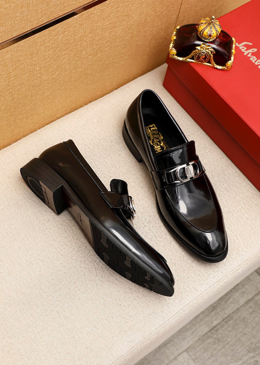 Salvatore Ferragamo Men's Leather Loafers with Iconic Buckle Detail 3 i1745460873 9635 1