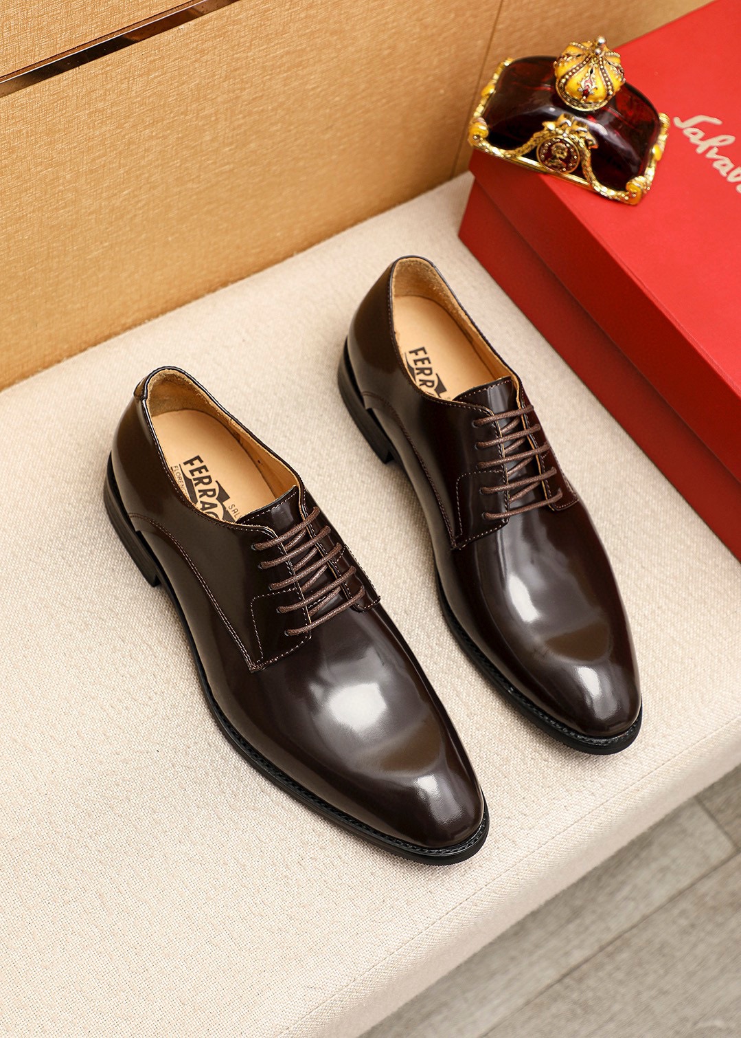 Ferragamo Men's Leather Oxford Dress Shoes - Elegant Business Style 1 Ferragamo Men's Leather Oxford Dress Shoes - Elegant Business Style