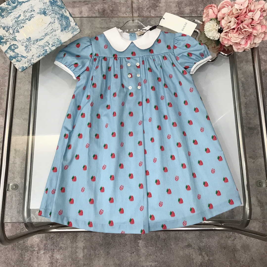 NO:211469,[Spot delivery] GUCC* Limited series Doll collar bright-lined small lapel dress exquisite style original 1:1 created comprehensive strawberry print with double G letter logo print shell button soft and comfortable skin-friendly and not tied, excellent upper body effect, a must-have artifact for princess ~ size size--130-140-150-160 [CM] Counter packaging 70, clothes, gucci, skirts,19860909【现货发】   GUCC*限定系列 娃娃领明线包边小翻领连衣裙 精致款 原版1:1打造 全面草莓印花搭配双G字母logo印花 贝壳纽扣 柔顺舒适 亲肤不扎 上身效果极好 公主的必备神器～  size尺码--130-140-150-160【CM】 专柜包装70,衣服,gucci,skirts,,Children's