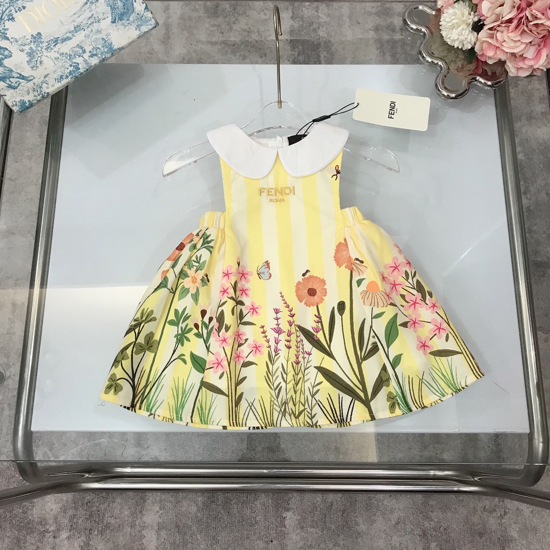 NO:211500,[Spot delivery] FEND* Infant and Toddler style ~ Limited series Small lapel vest dress exquisite style Original 1:1 Created with light yellow summer atmosphere Full of exquisite embroidery LOGO on the chest and a small fresh bouquet print with a skirt. Soft and comfortable, skin-friendly and not tied. The upper body effect is excellent. A must-have artifact for the princess~ size3-6M/6-9M/9-12M/12-18M/18-24M [M represents the month] Counter packaging 70, clothes, fendi, skirts,19860909【现货发】  FEND* 婴幼儿款～限定系列 小翻领背心款连衣裙 精致款 原版1:1打造 淡黄色系夏季气息满满 胸前精致刺绣LOGO搭配裙摆小清新花束印花 柔顺舒适 亲肤不扎 上身效果极好 公主的必备神器～  size3-6M/6-9M/9-12M/12-18M/18-24M【M代表月份】 专柜包装70,衣服,fendi,skirts,,Children's