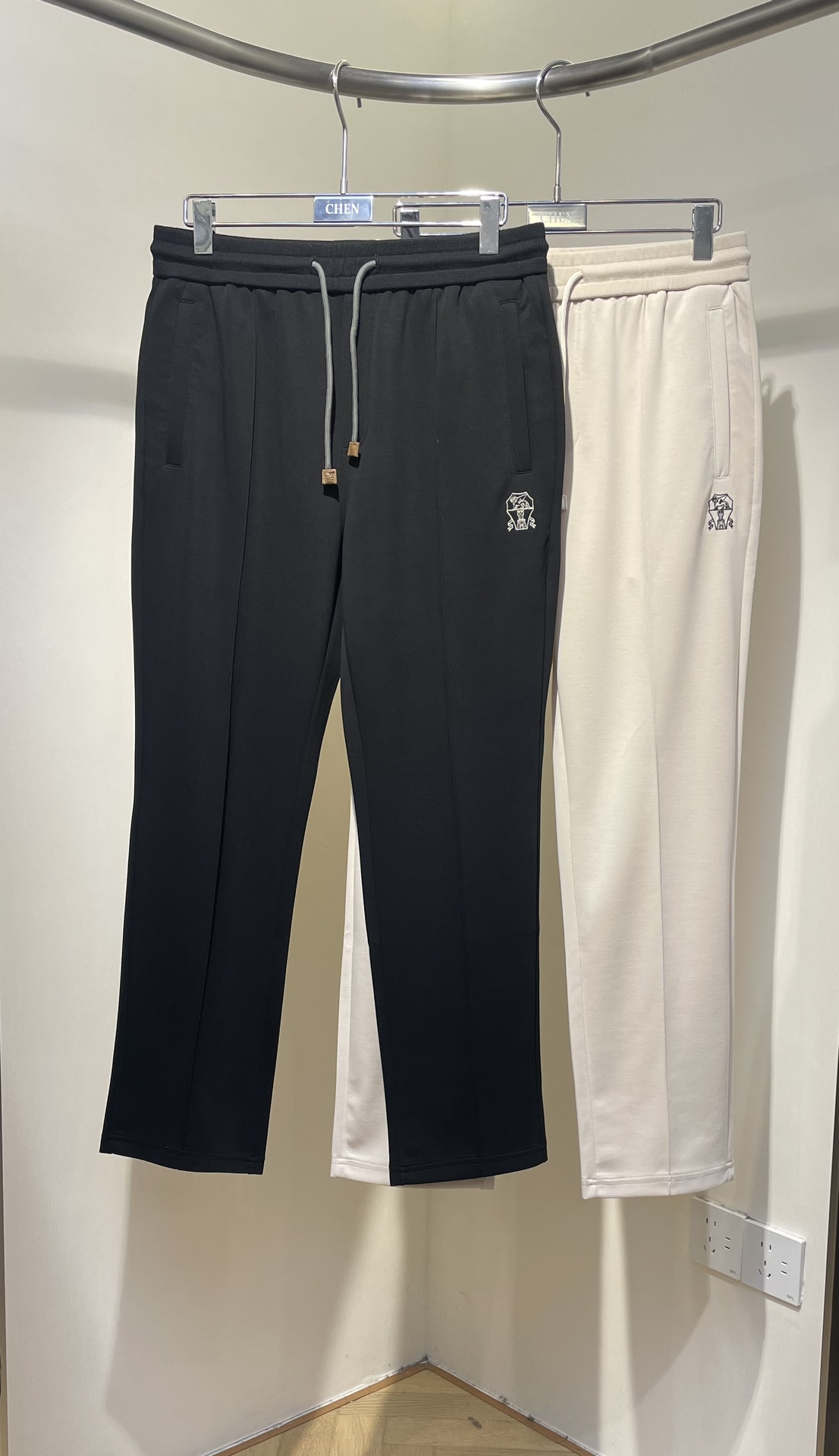 NO:474858,BC*2025New New·Suspicious Pants Spring Style Spot Color Black Apricot Number 48-56,,alexander wang19860909BC*2025New New·休闲裤春款现货 颜色 黑 杏 码数48-56,,alexander wang,Men's clothing
