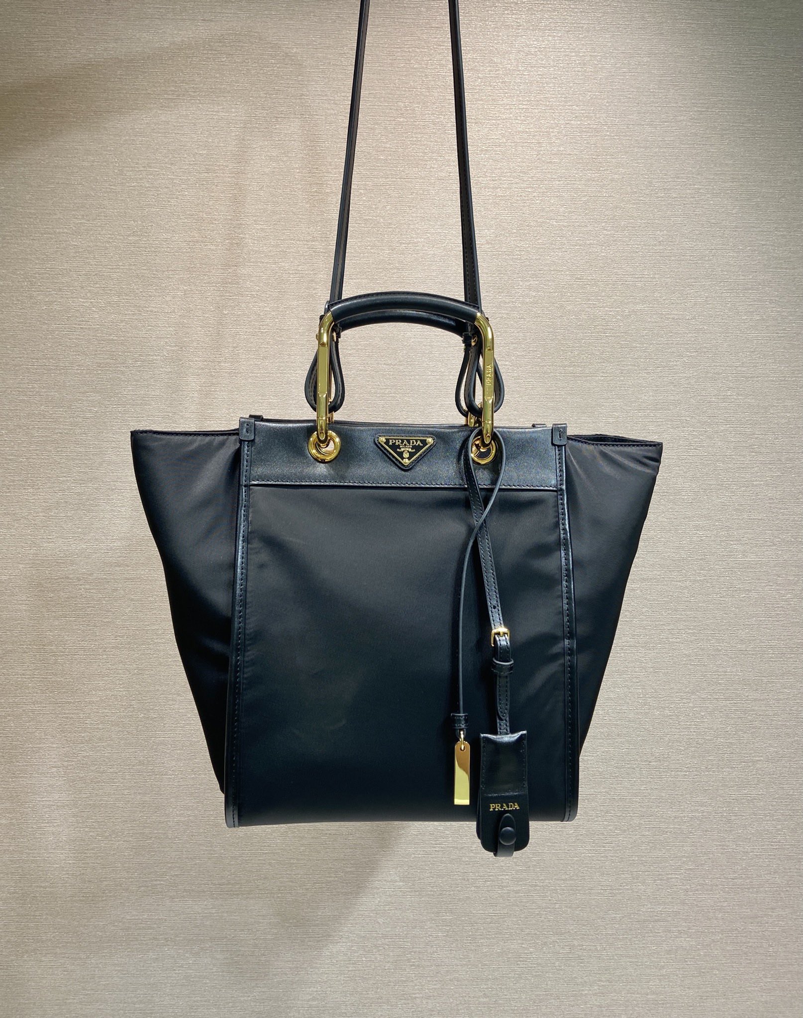 Prada Product _djmqfL6l8jxEFZuwMMG9i5SG4fMOIUN0sujAYpQ