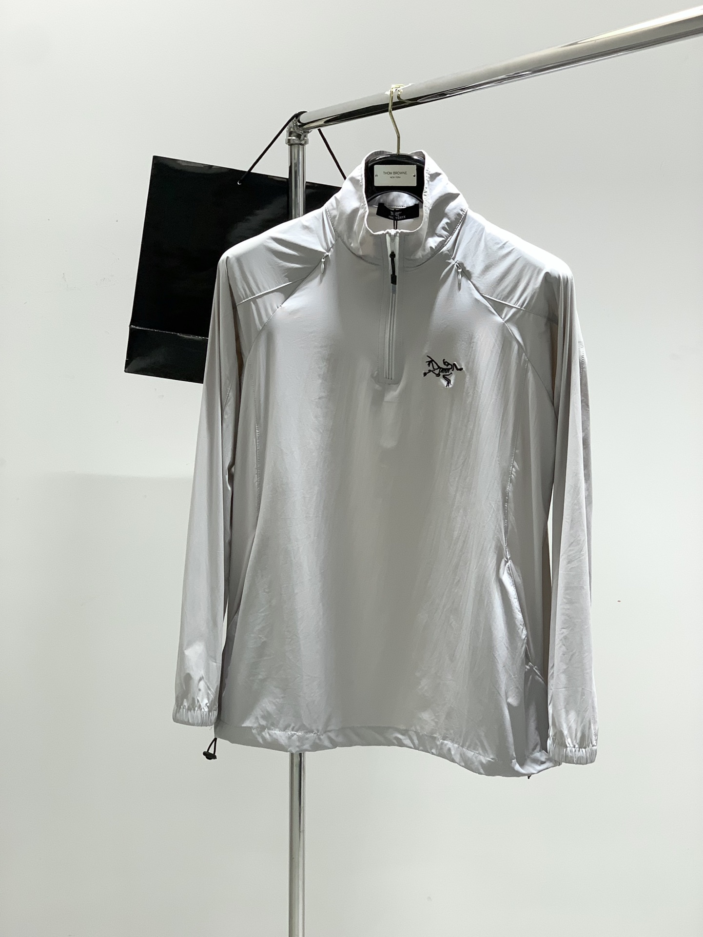 NO:147400,,ARCTERYX Archaeopteryx, new spring AW products, fashionable and casual sweatshirts, special counters are available at the same time, original singles, imported original fabrics, extremely complex craftsmanship, very elegant and fashionable visuals, noble and elegant, from the main fabric to the detailed craftsmanship, showing the ingenuity of fashion, 2 colors recommendations, code number M-2XL, arc'teryx, hoodie, sweatshirts, alexander wang19860909,ARCTERYX 始祖鸟,春季AW新品,时尚休闲卫衣,专柜同步有售,原单狠货,进口原版面料,工艺极度复杂,视觉相当雅致时髦,高贵而优雅,从主体面料到细节工艺,彰显时装的匠心所在,2色推荐,码数M-2XL,arc'teryx,hoodie,sweatshirts,alexander wang,Men's clothing