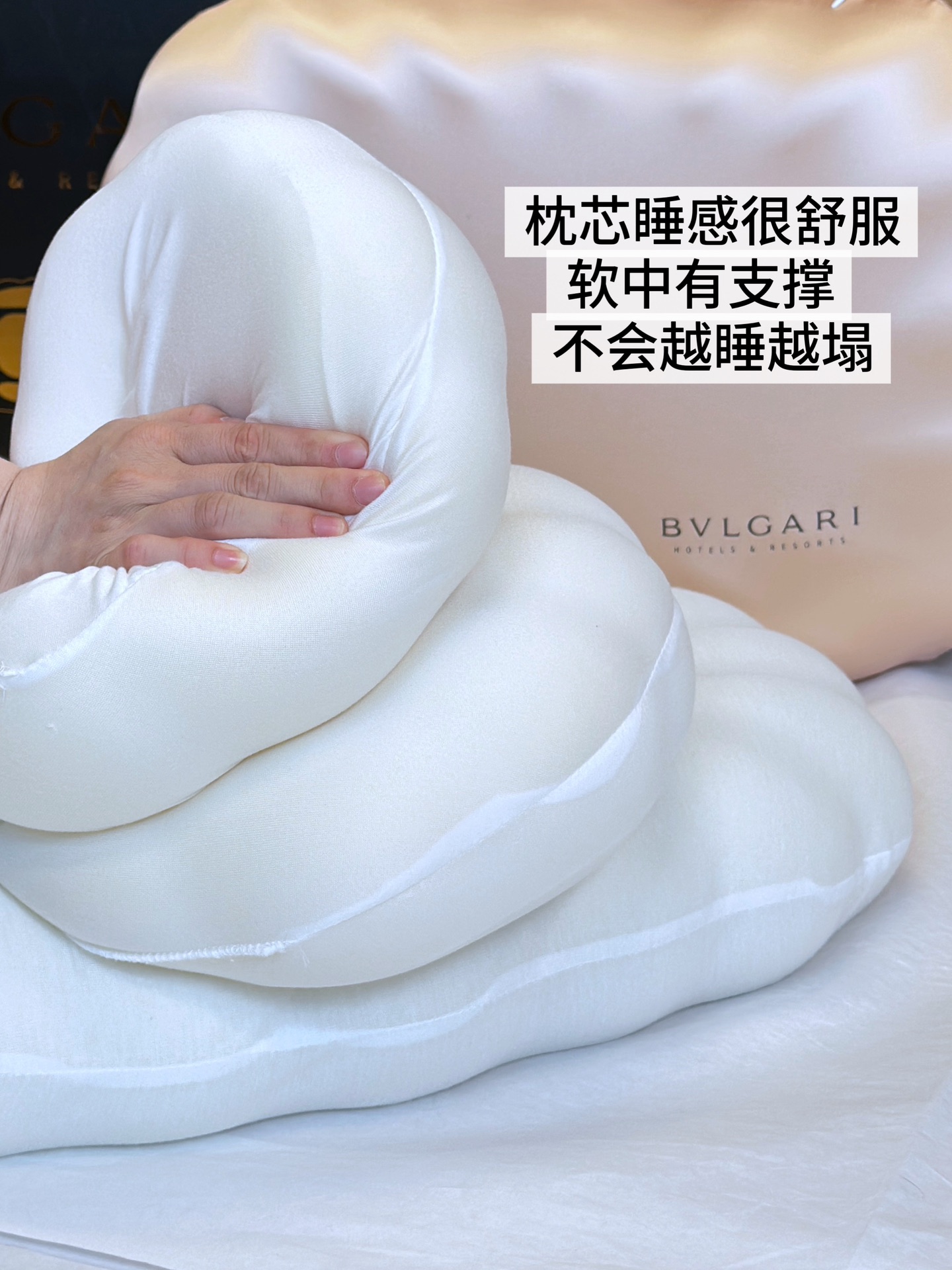 Engineered to deliver plush yet resilient support, this pillow core main - Comprehensive 2