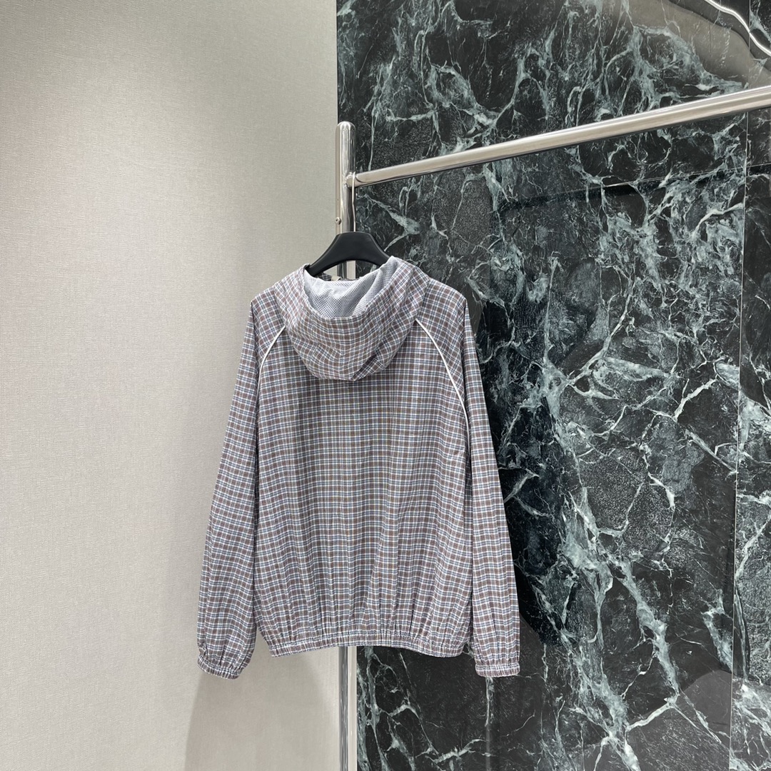 
Miu 25夏季新款 格纹连帽外套 文艺复古少女风气质单品 双口袋设计自带高级的格调 下半身搭配半身裙