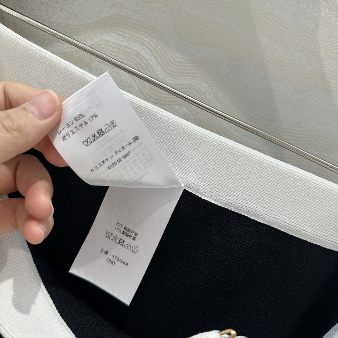 独家首发❤️原单品质，MissD 名媛气质针织🧶撞色小半裙！经典版型百搭不挑人，高级黑白调法式优雅气质，