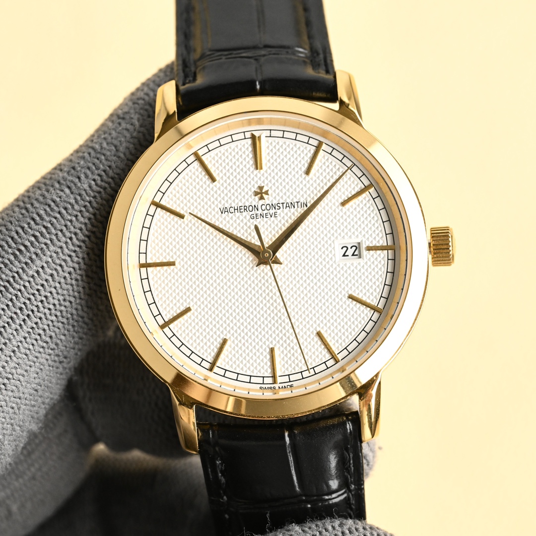 NO:337228,White, gold pattern, diamond [MKF Factory new model recommendation] Jiangxi. Denton inheritance series inheritance 85520] The highest replica watch in the market!  1 [Case] ​​Size 40MMX8MM, perfect round case, paired with a micro-solar lug design, makes it more suitable for the wearer's wrist. Each finished shell cover needs to be strictly controlled by strict quality to restore the unique texture of the authentic product. 2 [Carriage] The steel wheels and other parts of the 9015 movement are decorated by watchmakers with precision decoration, and the automatic rotor is plated with 18k gold, which maximizes the original exquisite craftsmanship level. 3 [Carriage] The two sapphire glass mirrors on the front and back are all anti-disiasing coatings. 4 [Band] Double-layer Italian cowhide, paired with Malta cross pin buckle. MKF Factory's ingenious work Welcome to taste, cowhide19860909白,金纹,钻【MKF Factory新款推荐】江诗.丹顿传承系列传承85520】市场最高复刻版本腕表！ 1【表壳】尺寸40MMX8MM,完美圆形的表壳,搭配微孤式表耳设计,使之更加贴合佩戴者的手腕.每一个成品壳套,都需经过严格的质量把控,方能还原正品独特的质感. 2【机芯】9015机芯钢轮等部件均由制表师精工装饰,自动摆陀更是镀有18k金,最大限度呈现原装精湛的工艺水平. 3【表镜】前后两片蓝宝石玻璃镜面,均有防眩晕镀膜处理. 4【表带】双层意大利牛皮,搭配马耳他十字针扣. MKF Factory匠心之作 欢迎您的品鉴,,cowhide,Watch