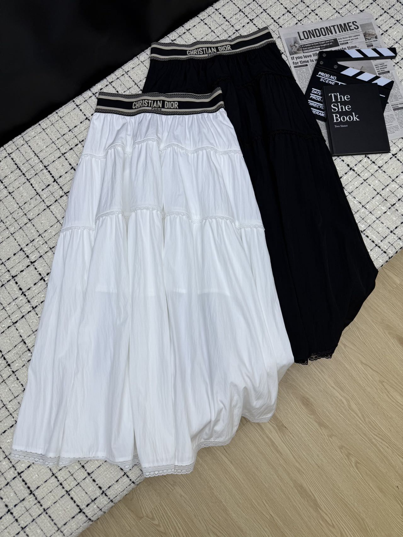 NO:459592,South French vacation style Dio*25ss Customized cotton fabric long skirt and skirt with spliced ​​lace edges This French gentle skirt is really beautiful. It is full of exquisiteness. The elastic waist style is also very good. It looks good when you go out on the street. It looks good when you wear T-shirts or shirts. It is super good to wear during vacation. Two-color SML, dior, skirts, shirts, tees, t-shirt, alexander wang19860909南法度假风 Dio*25ss 定制棉面料长半裙半裙 拼接蕾丝边 这款法式温柔半裙真的美哭了 满满的精致感 松紧腰版型也很好 日常出街随意搭配T恤或者衬衫都好看 度假穿超级出片 两色SML,,dior,skirts,shirts,tees，t-shirt,alexander wang,Women's clothing