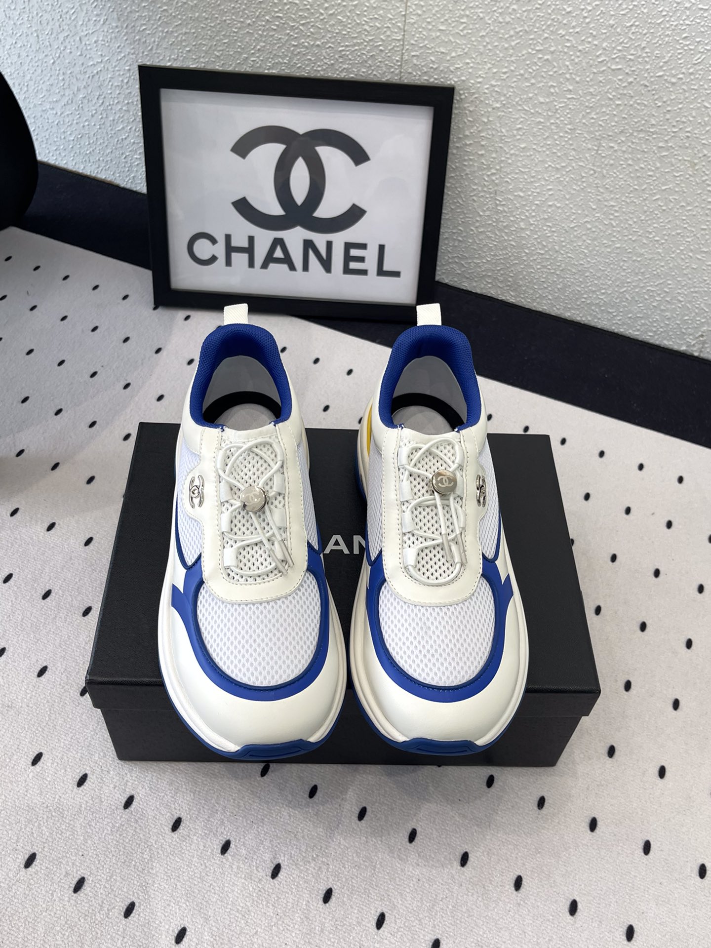 NO:241712,Chanel's new sports shoes top version, counter out of stock, must-have for all bloggers, classic and super versatile, imported Napa cowhide upper, original mold opening leather air compressing process, original mold opening multi-layer combination sole Size35-40 (41 42 customized), casual shoes/sports shoes, chanel, sneakers, cowhide19860909Chanel新款运动鞋顶级版本 专柜断货王 各大博主人手必备款 经典超百搭 进口纳帕牛皮鞋面 原版开模皮料空压工艺 原版开模多层组合大底Size35-40（41 42订做）,休闲鞋/运动鞋,chanel,sneakers,cowhide,Women's Shoes