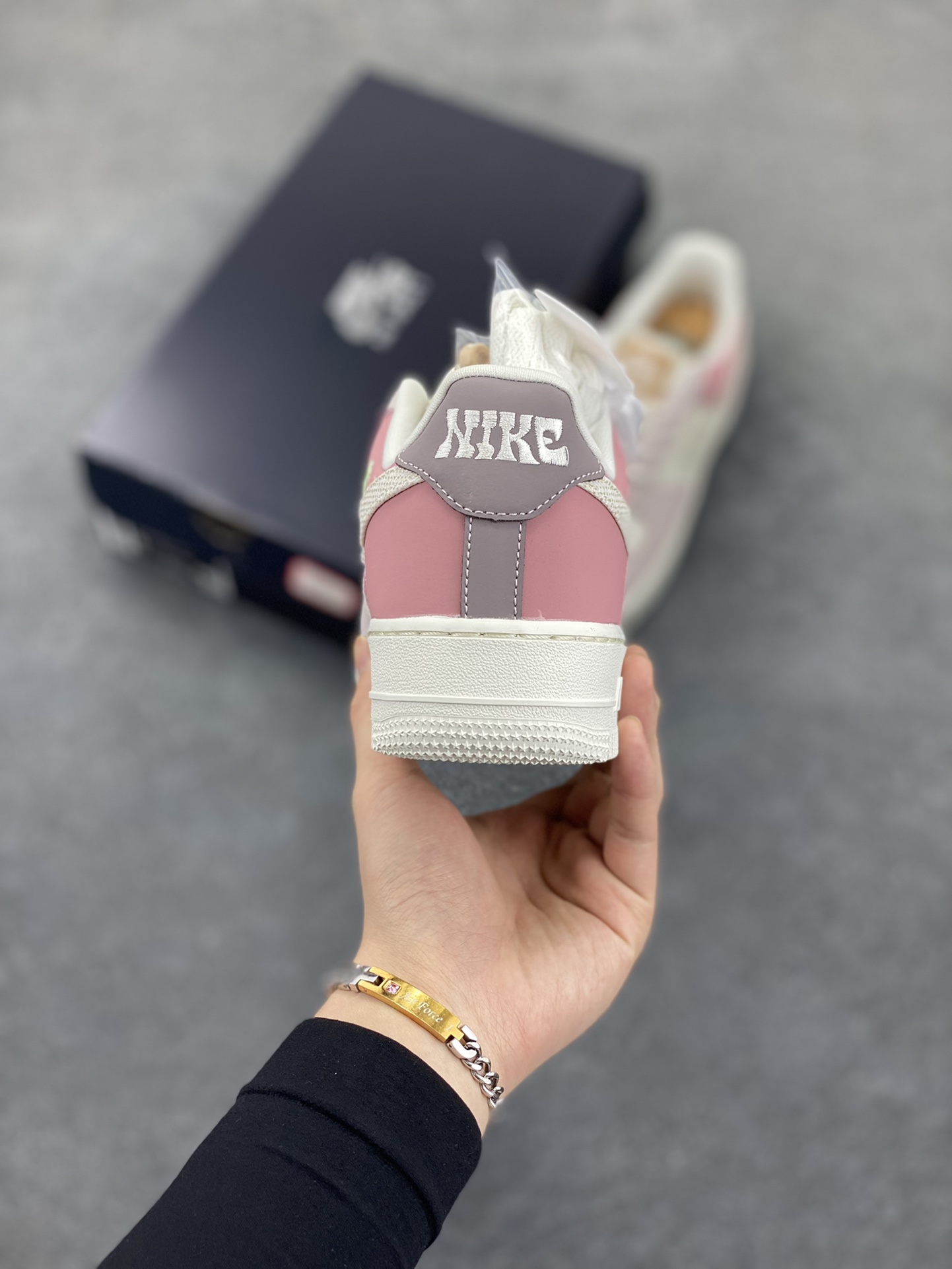 图片[4]-Air Force 1 Nike Low 白蓝灰 原楦头原纸板 打造纯正空军版型 专注外贸渠道 全掌内置蜂窝气垫 #原盒配件 原厂中底钢印、拉帮完美 货号：IB8874-111 尺码：35.5 36 36.5 37.5 38 38.5 39 40 40.5 41 42-选品中心