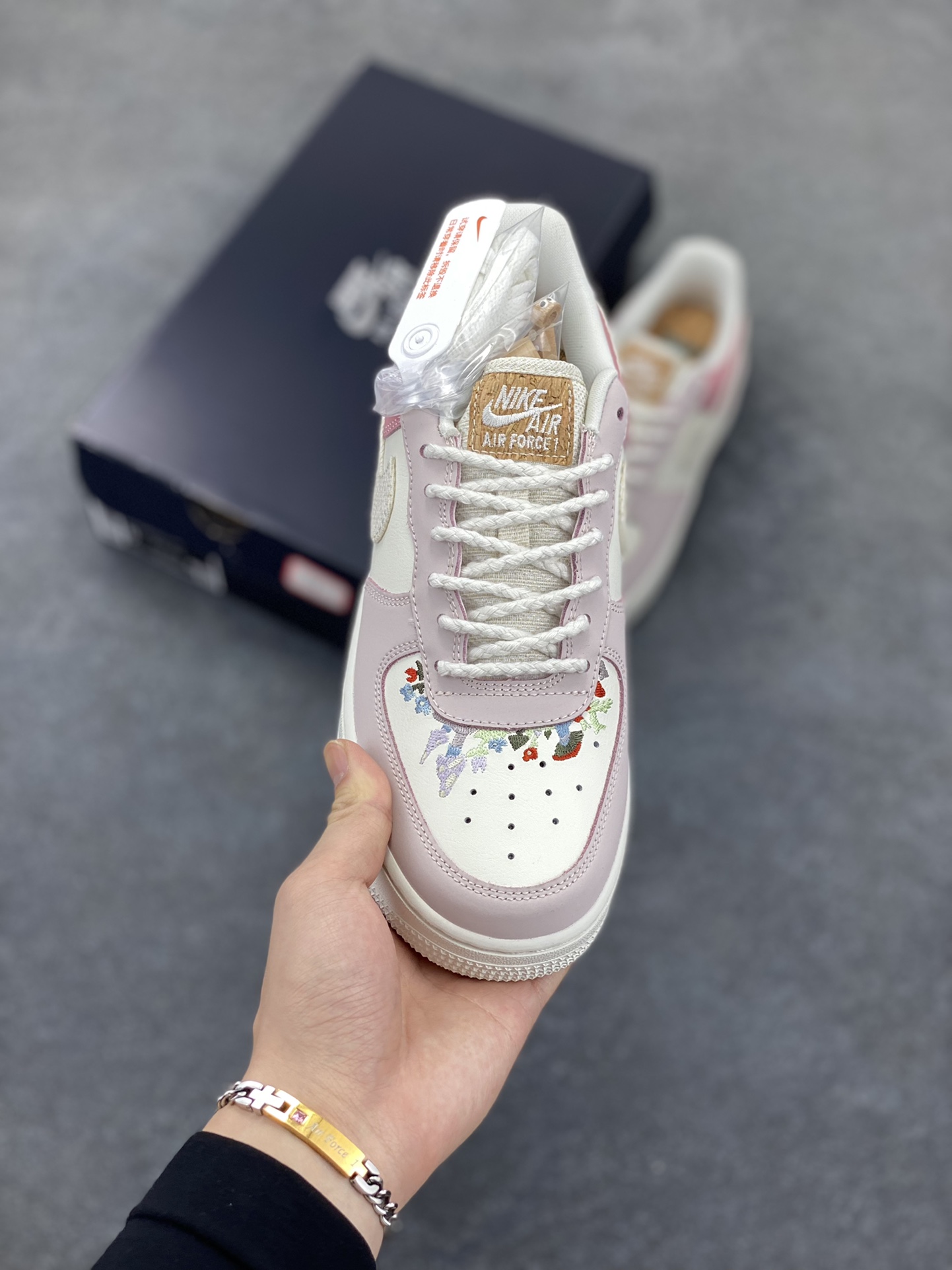 图片[2]-Air Force 1 Nike Low 白蓝灰 原楦头原纸板 打造纯正空军版型 专注外贸渠道 全掌内置蜂窝气垫 #原盒配件 原厂中底钢印、拉帮完美 货号：IB8874-111 尺码：35.5 36 36.5 37.5 38 38.5 39 40 40.5 41 42-选品中心