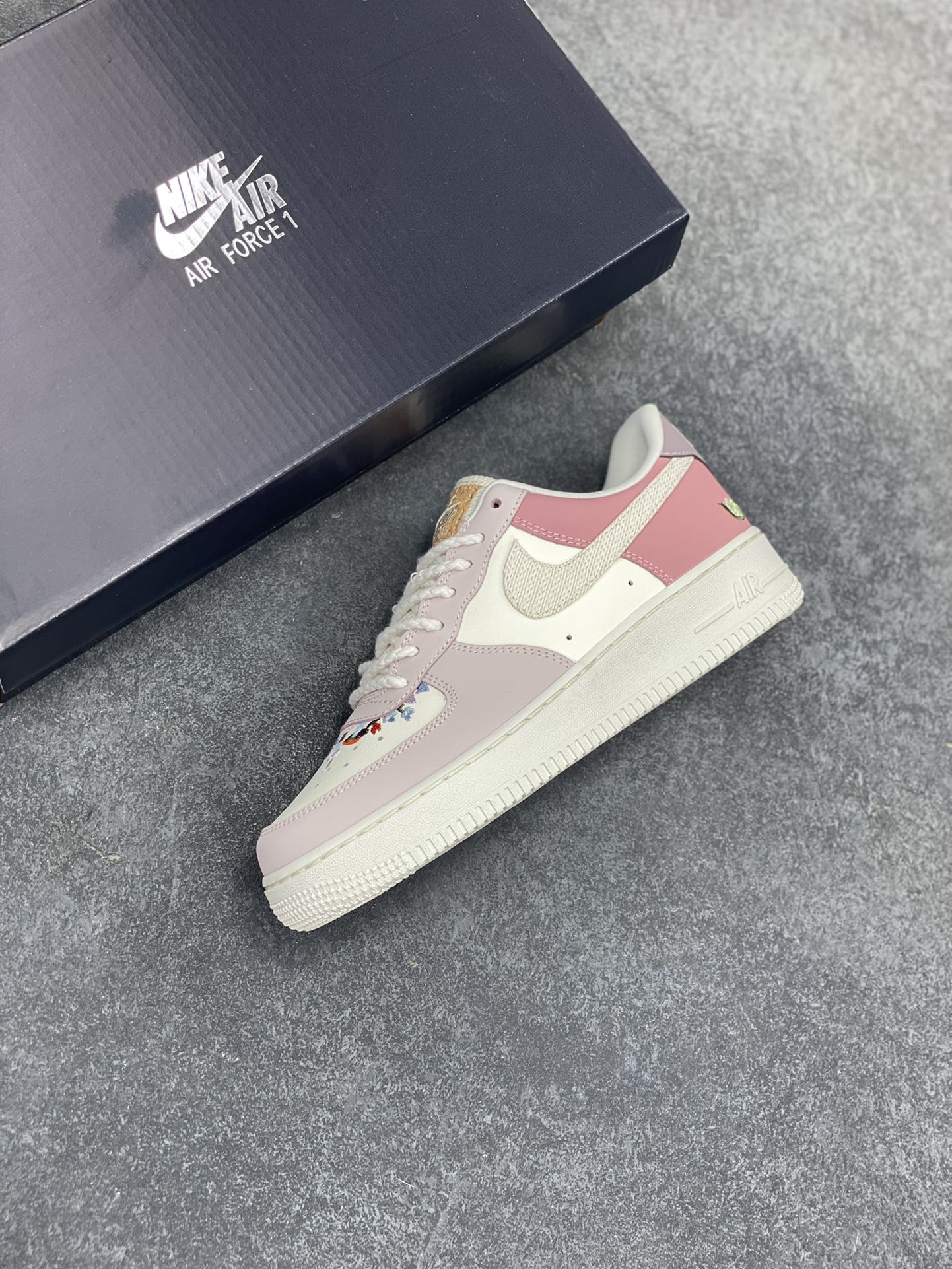 图片[7]-Air Force 1 Nike Low 白蓝灰 原楦头原纸板 打造纯正空军版型 专注外贸渠道 全掌内置蜂窝气垫 #原盒配件 原厂中底钢印、拉帮完美 货号：IB8874-111 尺码：35.5 36 36.5 37.5 38 38.5 39 40 40.5 41 42-选品中心