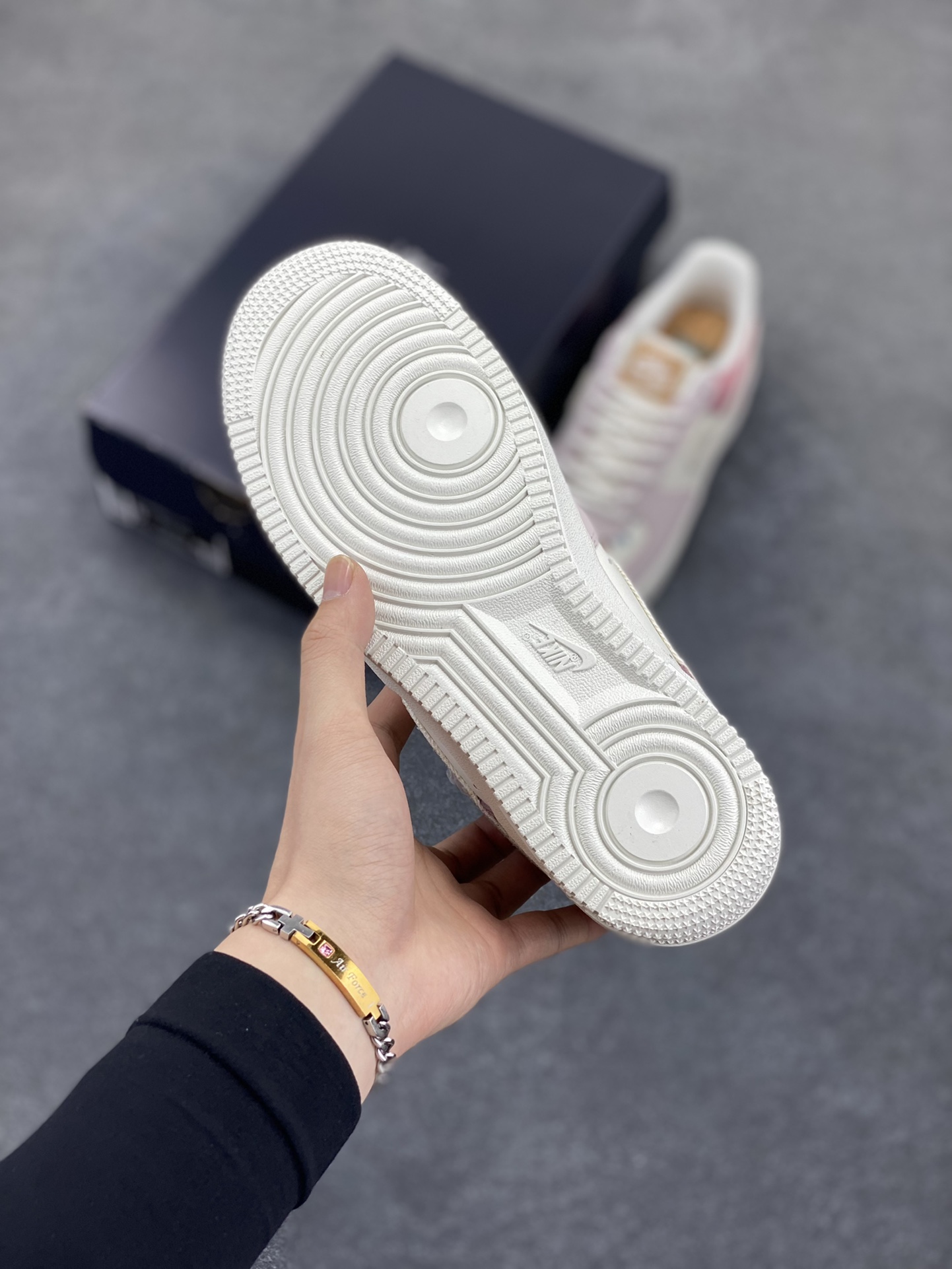图片[5]-Air Force 1 Nike Low 白蓝灰 原楦头原纸板 打造纯正空军版型 专注外贸渠道 全掌内置蜂窝气垫 #原盒配件 原厂中底钢印、拉帮完美 货号：IB8874-111 尺码：35.5 36 36.5 37.5 38 38.5 39 40 40.5 41 42-选品中心