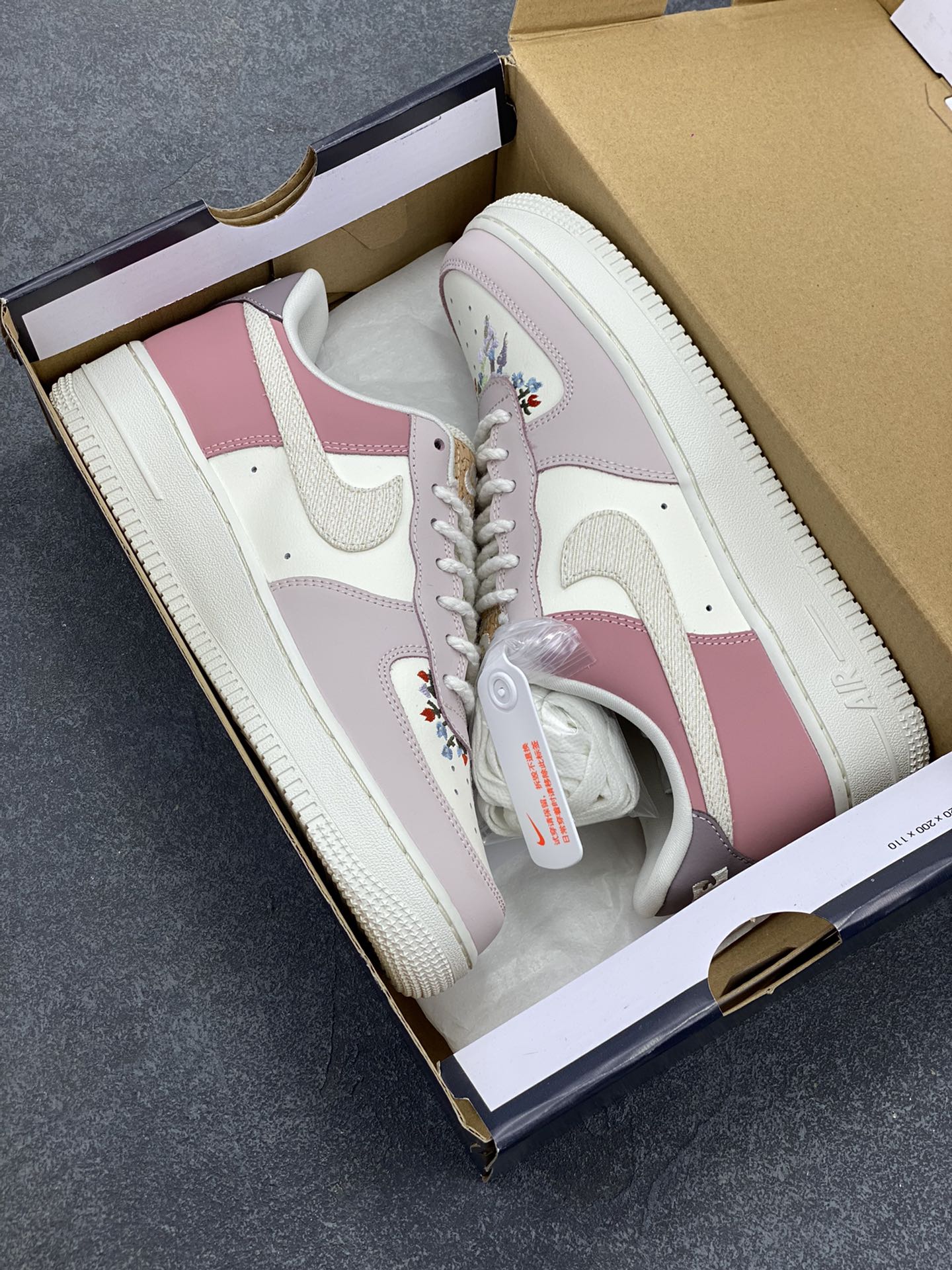 图片[9]-Air Force 1 Nike Low 白蓝灰 原楦头原纸板 打造纯正空军版型 专注外贸渠道 全掌内置蜂窝气垫 #原盒配件 原厂中底钢印、拉帮完美 货号：IB8874-111 尺码：35.5 36 36.5 37.5 38 38.5 39 40 40.5 41 42-选品中心