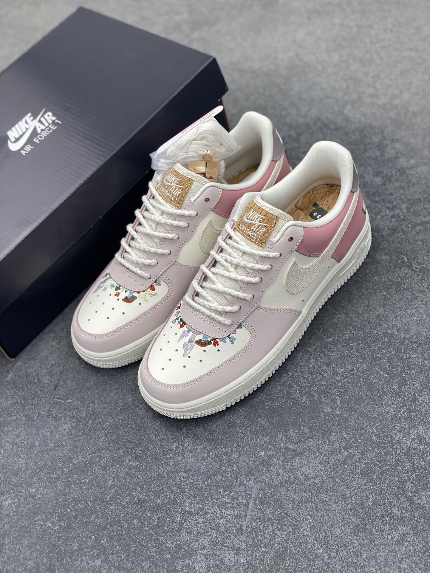 图片[8]-Air Force 1 Nike Low 白蓝灰 原楦头原纸板 打造纯正空军版型 专注外贸渠道 全掌内置蜂窝气垫 #原盒配件 原厂中底钢印、拉帮完美 货号：IB8874-111 尺码：35.5 36 36.5 37.5 38 38.5 39 40 40.5 41 42-选品中心