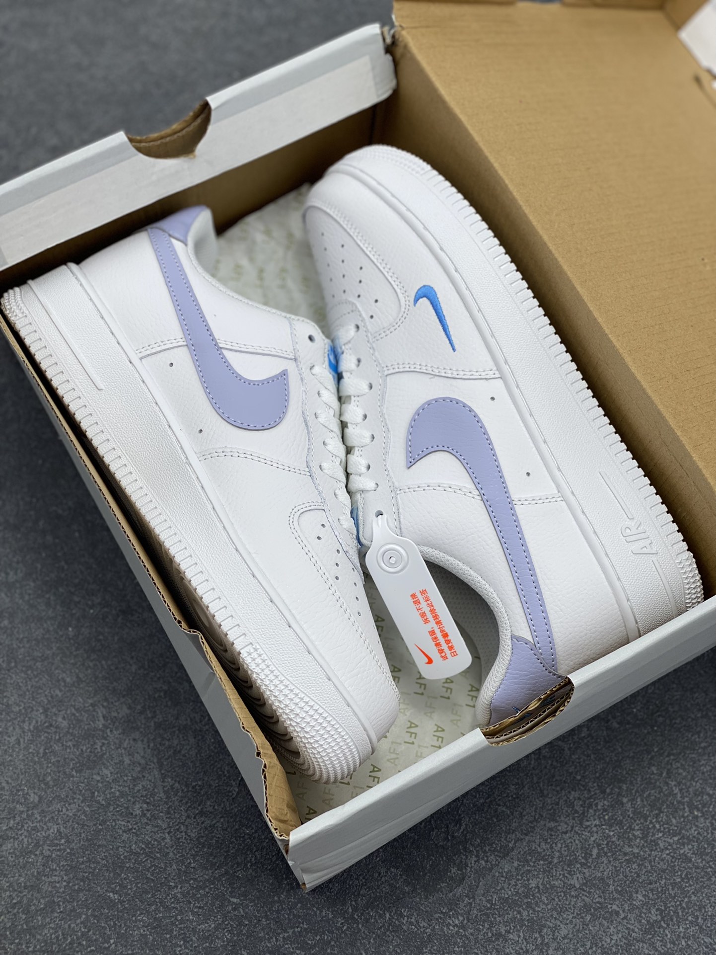 图片[9]-福利特价 Nk Air Force 1\’07 Low 白月色 空军一号低帮休闲板鞋 原楦头原纸板 打造纯正空军版型#专注外贸渠道 全掌内置蜂窝气垫 #原盒配件 原厂中底钢印、拉帮完美 货号：HV2511-100 尺码：36 36.5 37.5 38 38.5 39 40 40.5 41 42 42.5 43 44 44.5 45-选品中心