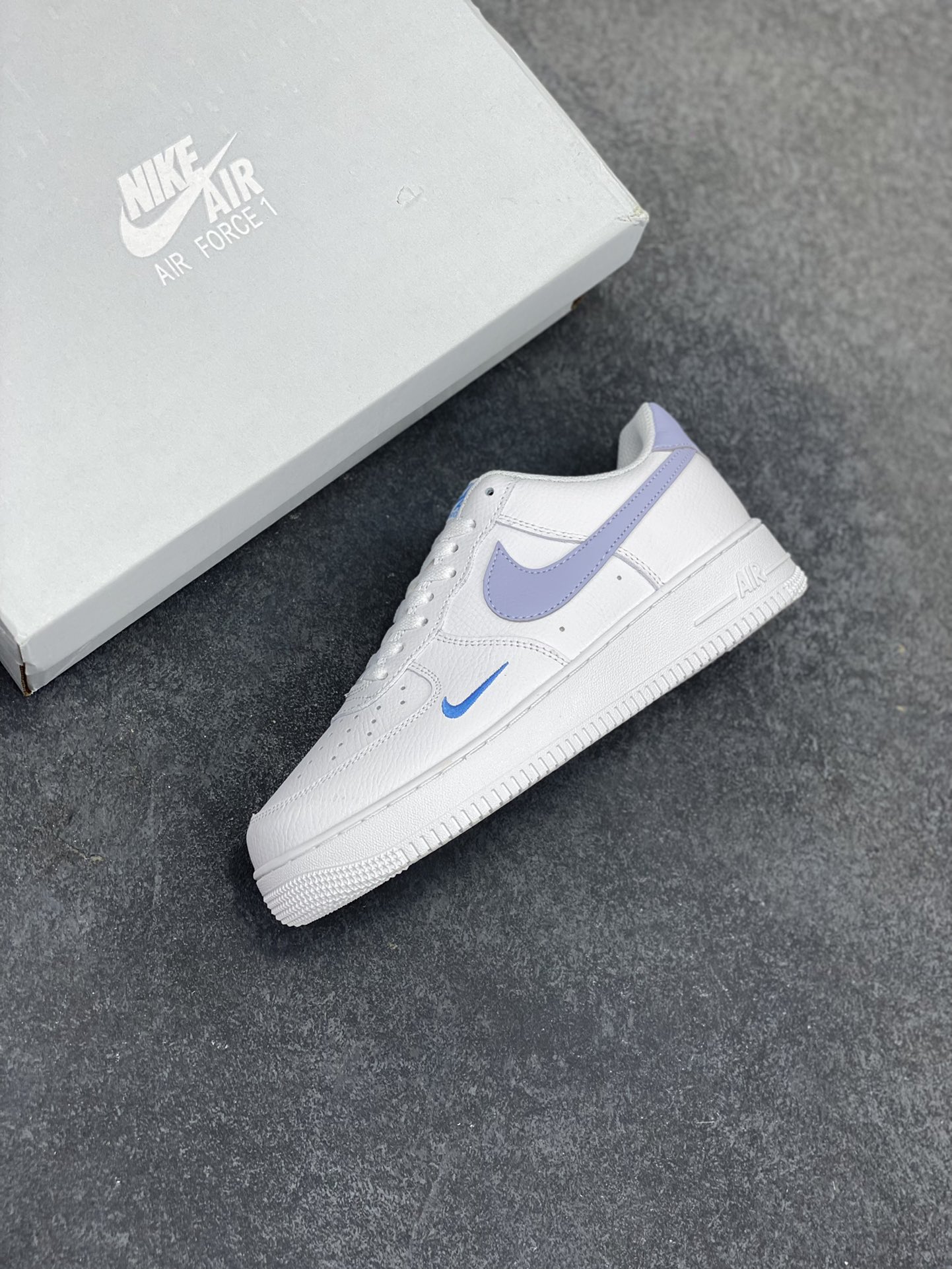 图片[7]-福利特价 Nk Air Force 1\’07 Low 白月色 空军一号低帮休闲板鞋 原楦头原纸板 打造纯正空军版型#专注外贸渠道 全掌内置蜂窝气垫 #原盒配件 原厂中底钢印、拉帮完美 货号：HV2511-100 尺码：36 36.5 37.5 38 38.5 39 40 40.5 41 42 42.5 43 44 44.5 45-选品中心