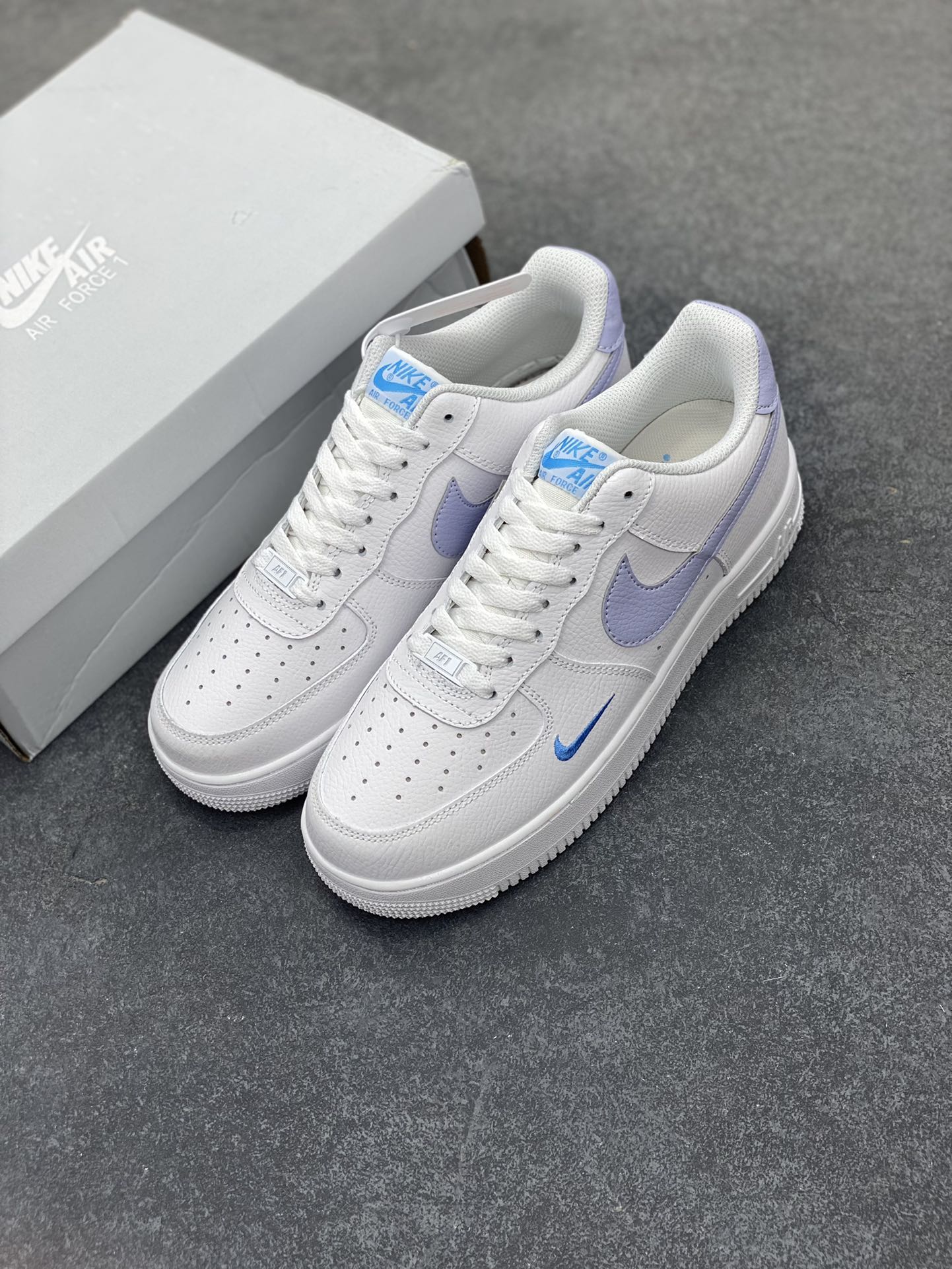 图片[8]-福利特价 Nk Air Force 1\’07 Low 白月色 空军一号低帮休闲板鞋 原楦头原纸板 打造纯正空军版型#专注外贸渠道 全掌内置蜂窝气垫 #原盒配件 原厂中底钢印、拉帮完美 货号：HV2511-100 尺码：36 36.5 37.5 38 38.5 39 40 40.5 41 42 42.5 43 44 44.5 45-选品中心